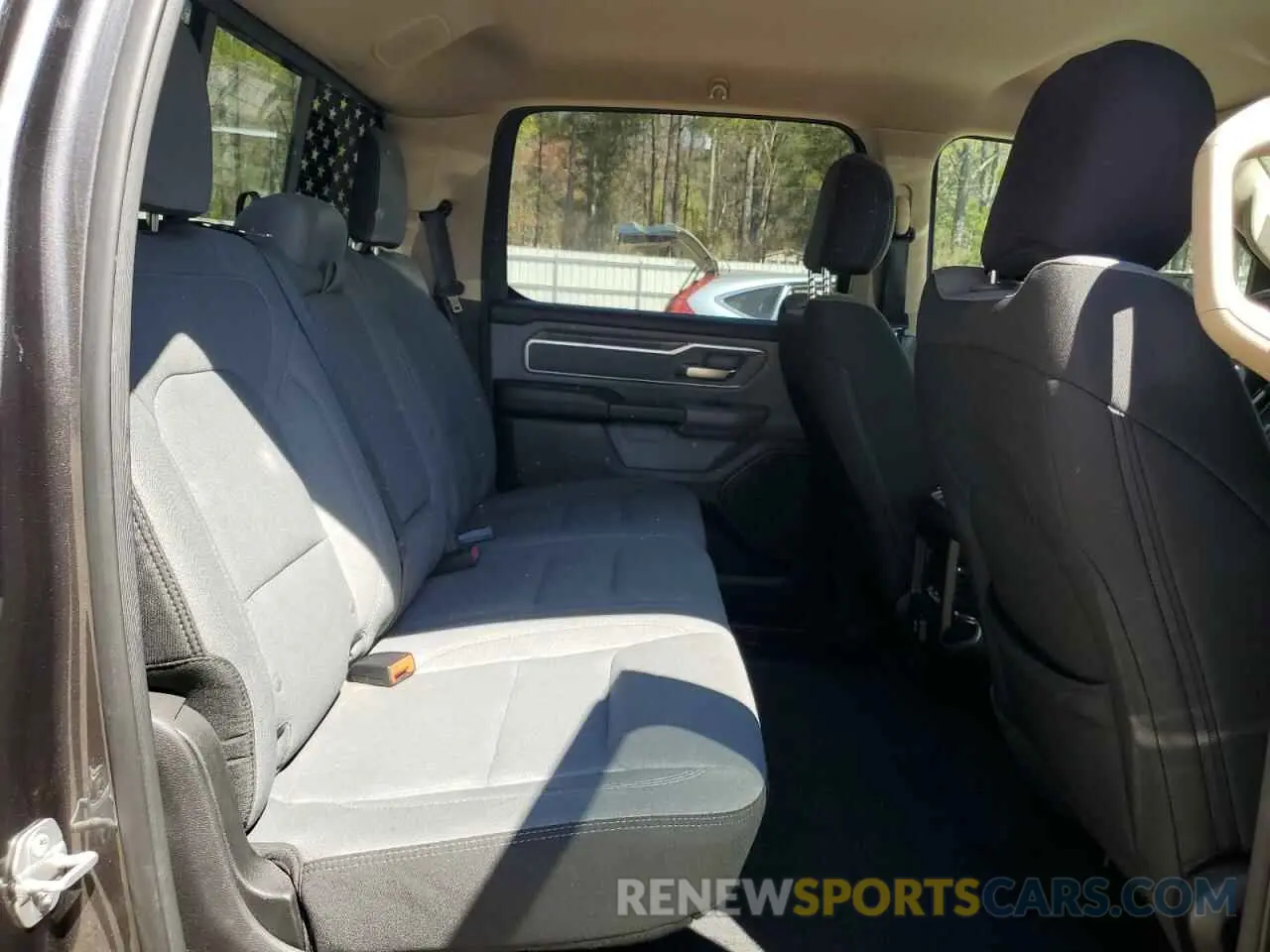 10 Photograph of a damaged car 1C6SRFFT5KN882850 RAM 1500 2019