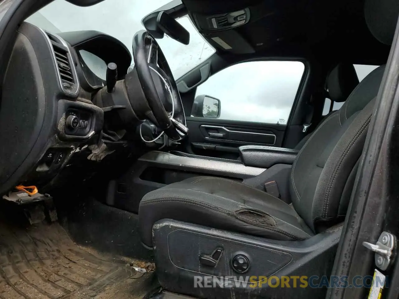 7 Photograph of a damaged car 1C6SRFFT6KN539304 RAM 1500 2019