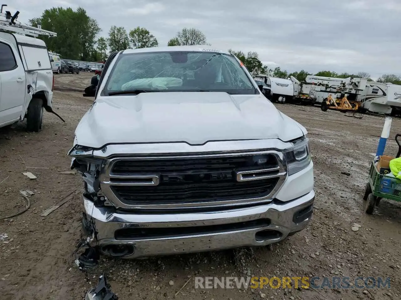 5 Photograph of a damaged car 1C6SRFFT6KN603812 RAM 1500 2019
