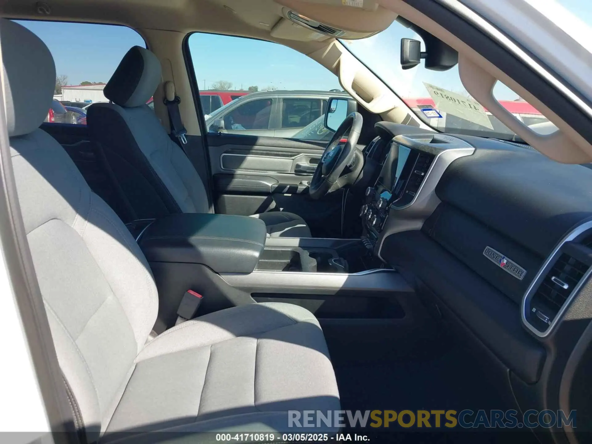 5 Photograph of a damaged car 1C6SRFFT6KN627320 RAM 1500 2019