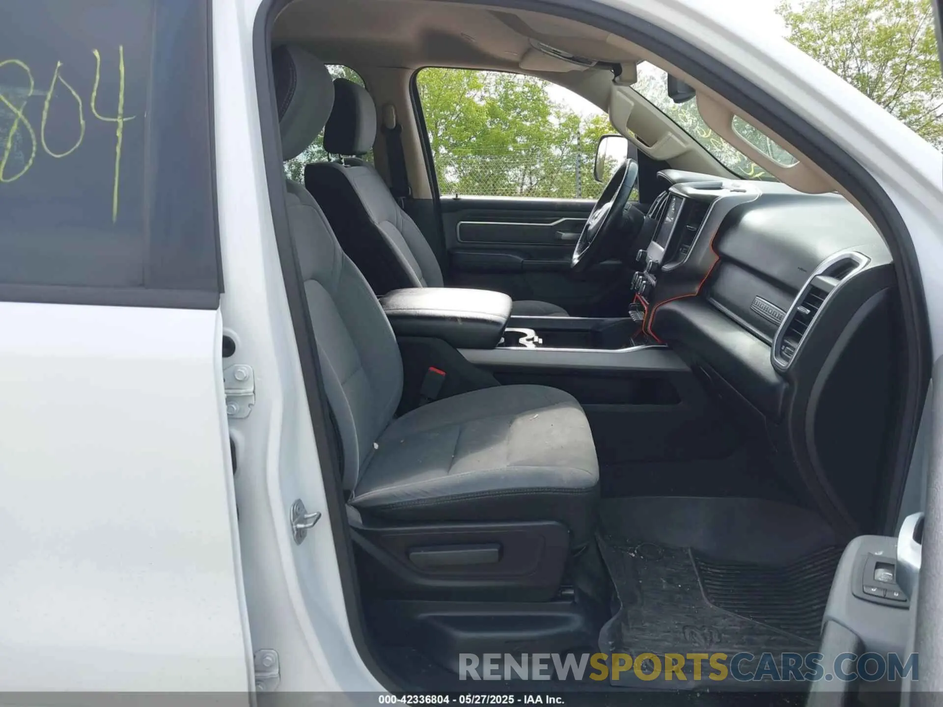 5 Photograph of a damaged car 1C6SRFFT6KN660091 RAM 1500 2019