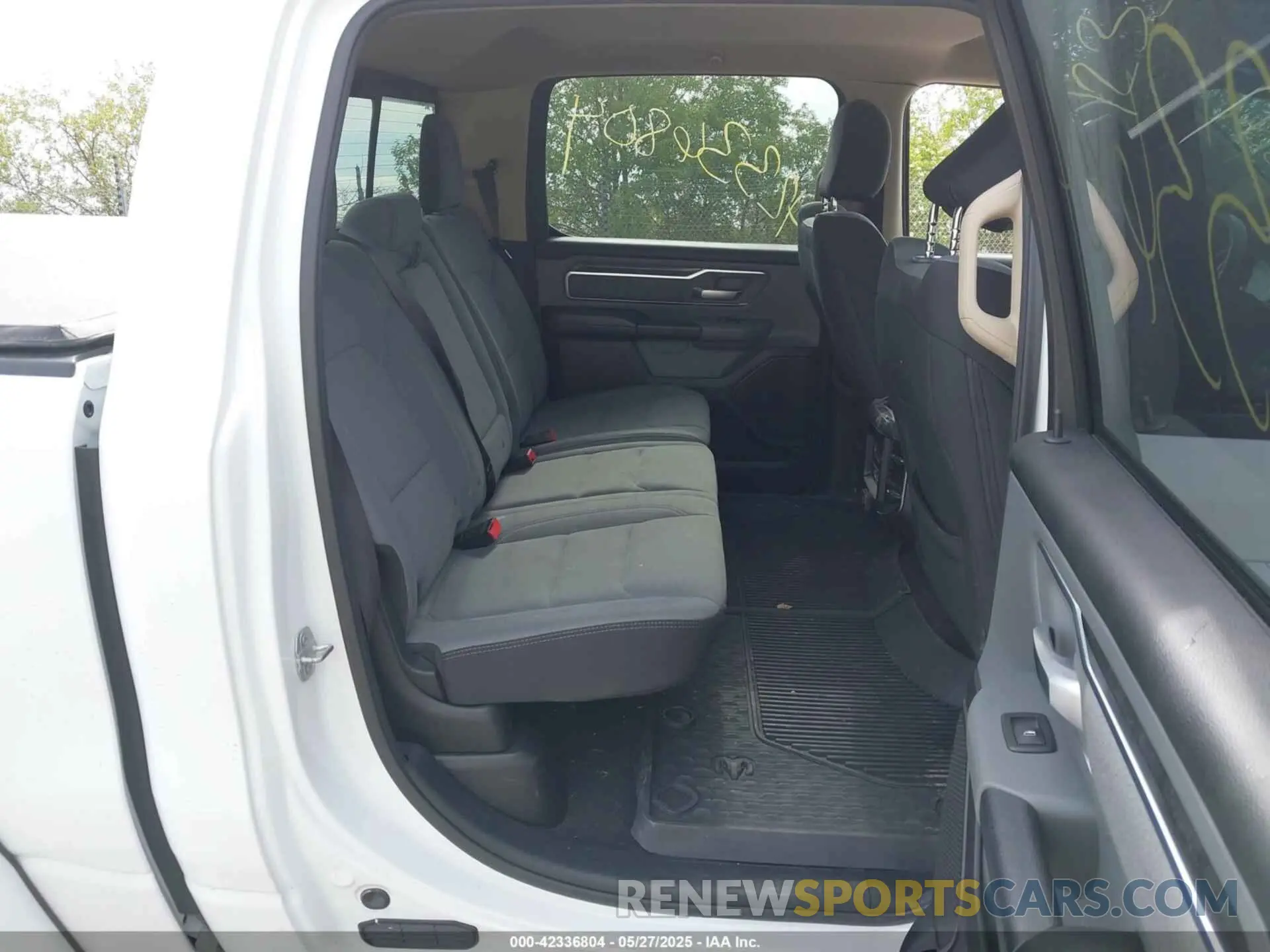 8 Photograph of a damaged car 1C6SRFFT6KN660091 RAM 1500 2019