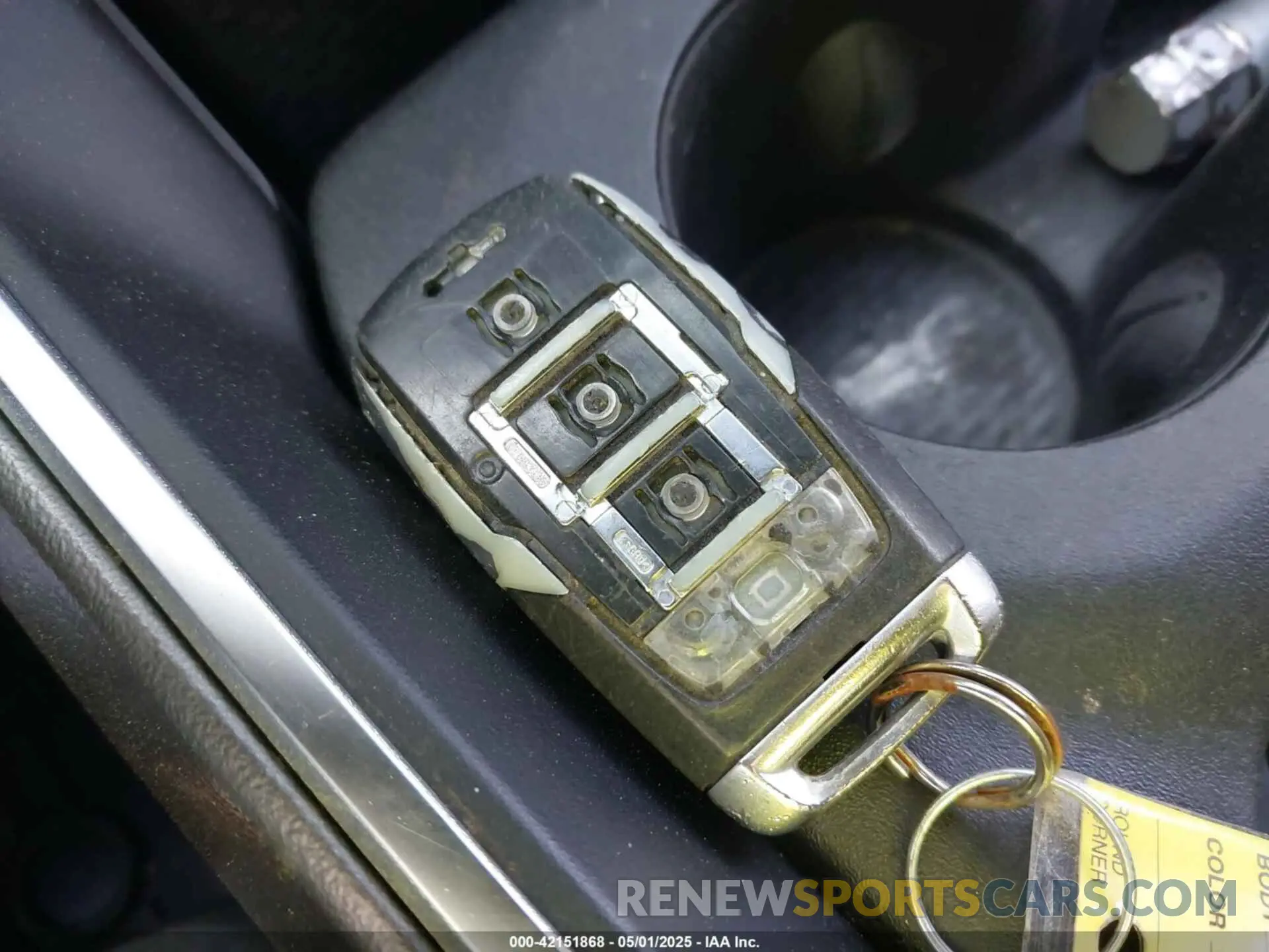 11 Photograph of a damaged car 1C6SRFFT6KN733556 RAM 1500 2019