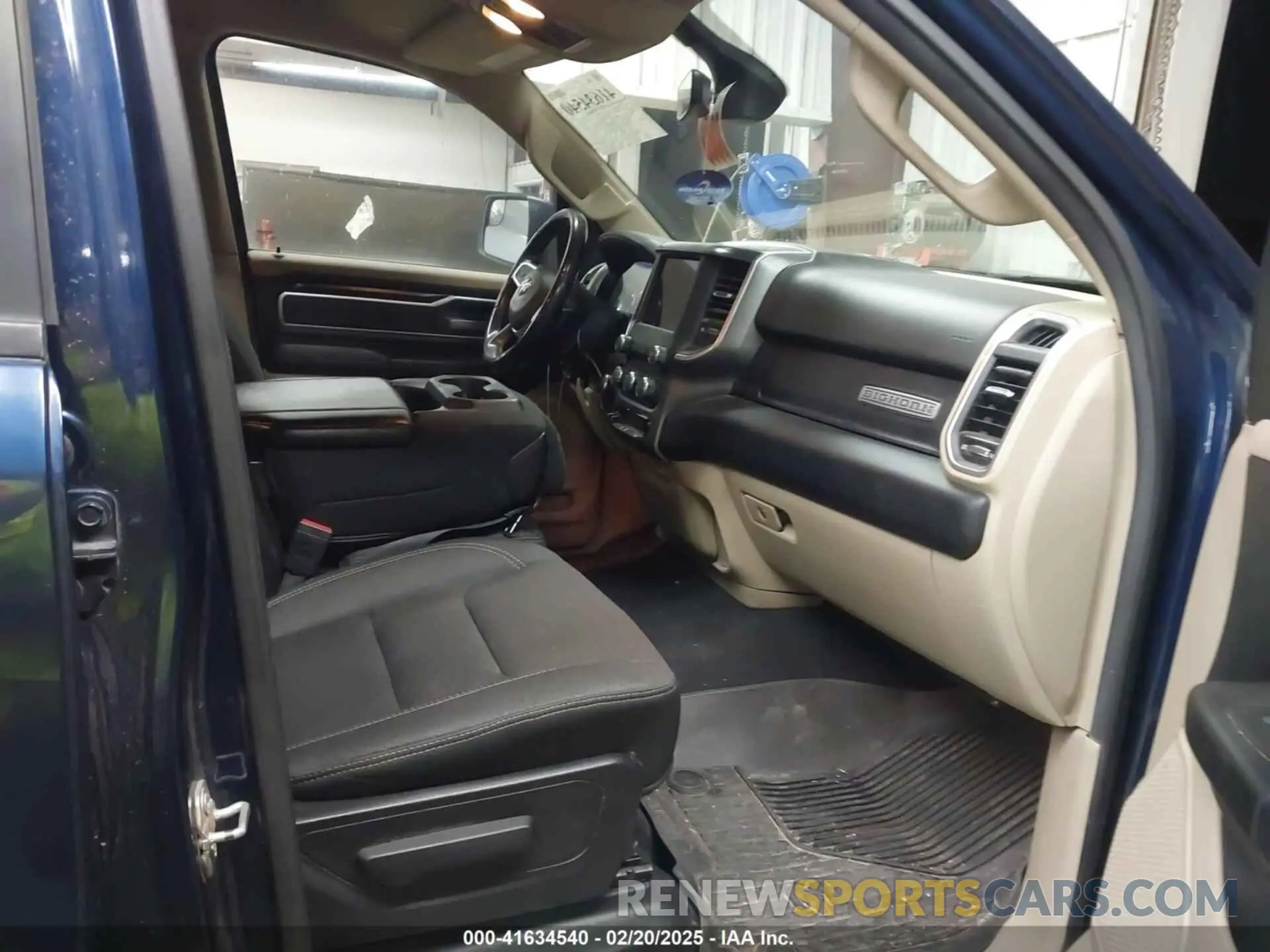 5 Photograph of a damaged car 1C6SRFFT6KN811902 RAM 1500 2019