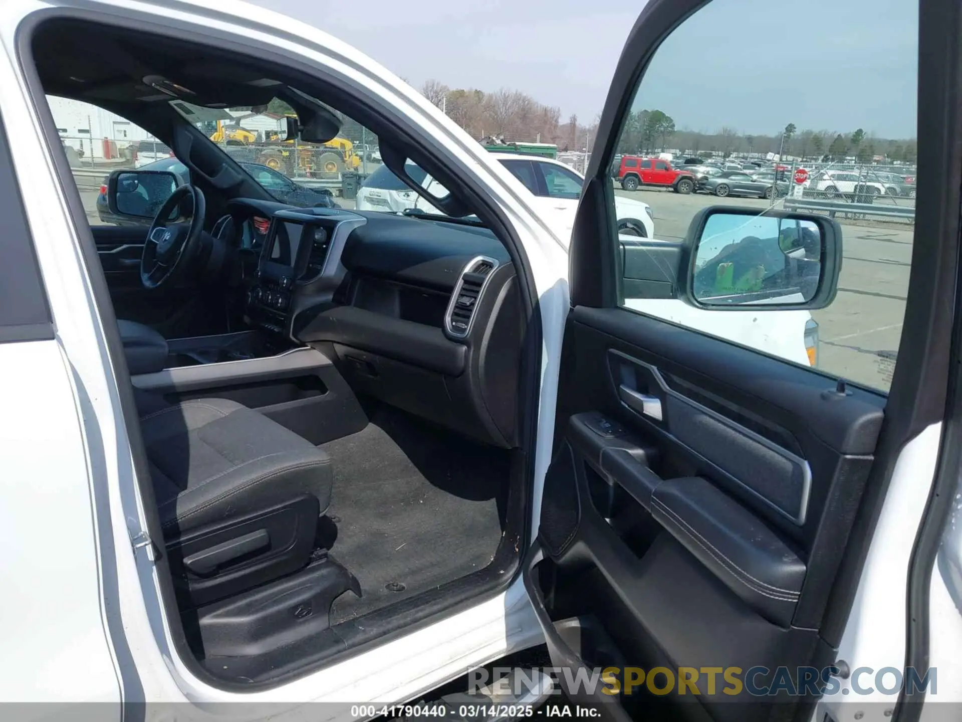 5 Photograph of a damaged car 1C6SRFFT6KN904290 RAM 1500 2019