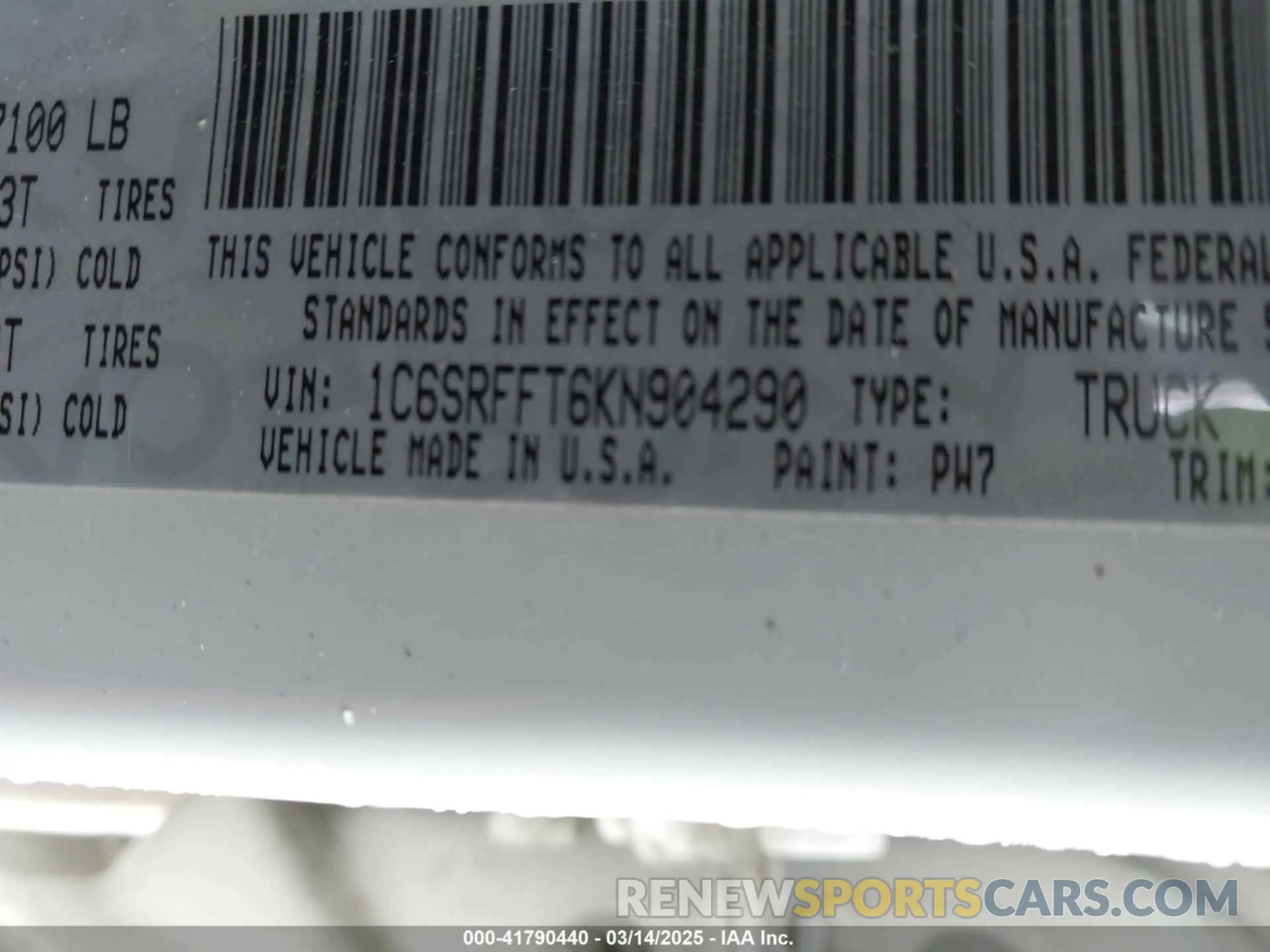 9 Photograph of a damaged car 1C6SRFFT6KN904290 RAM 1500 2019