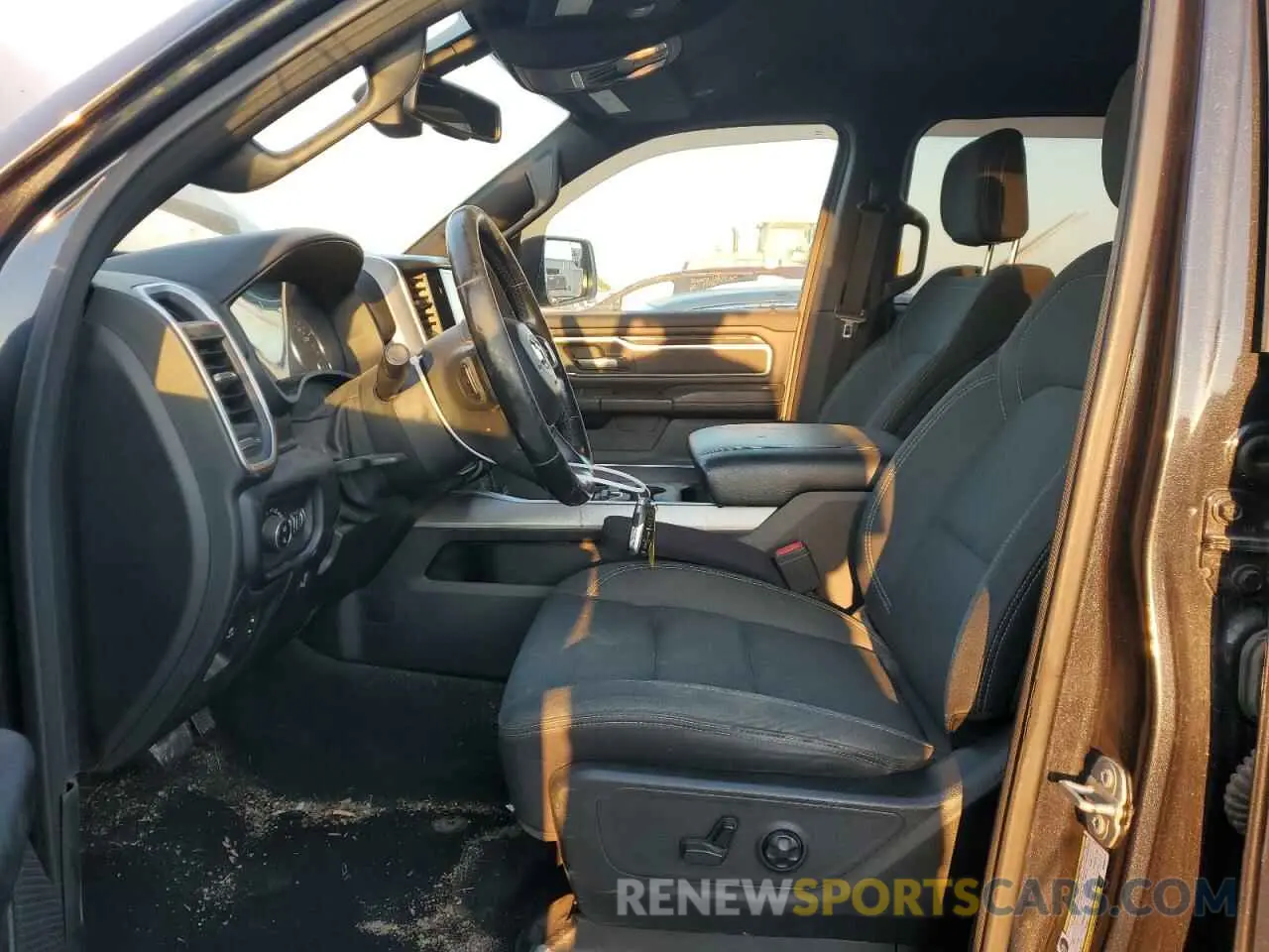 7 Photograph of a damaged car 1C6SRFFT7KN535777 RAM 1500 2019