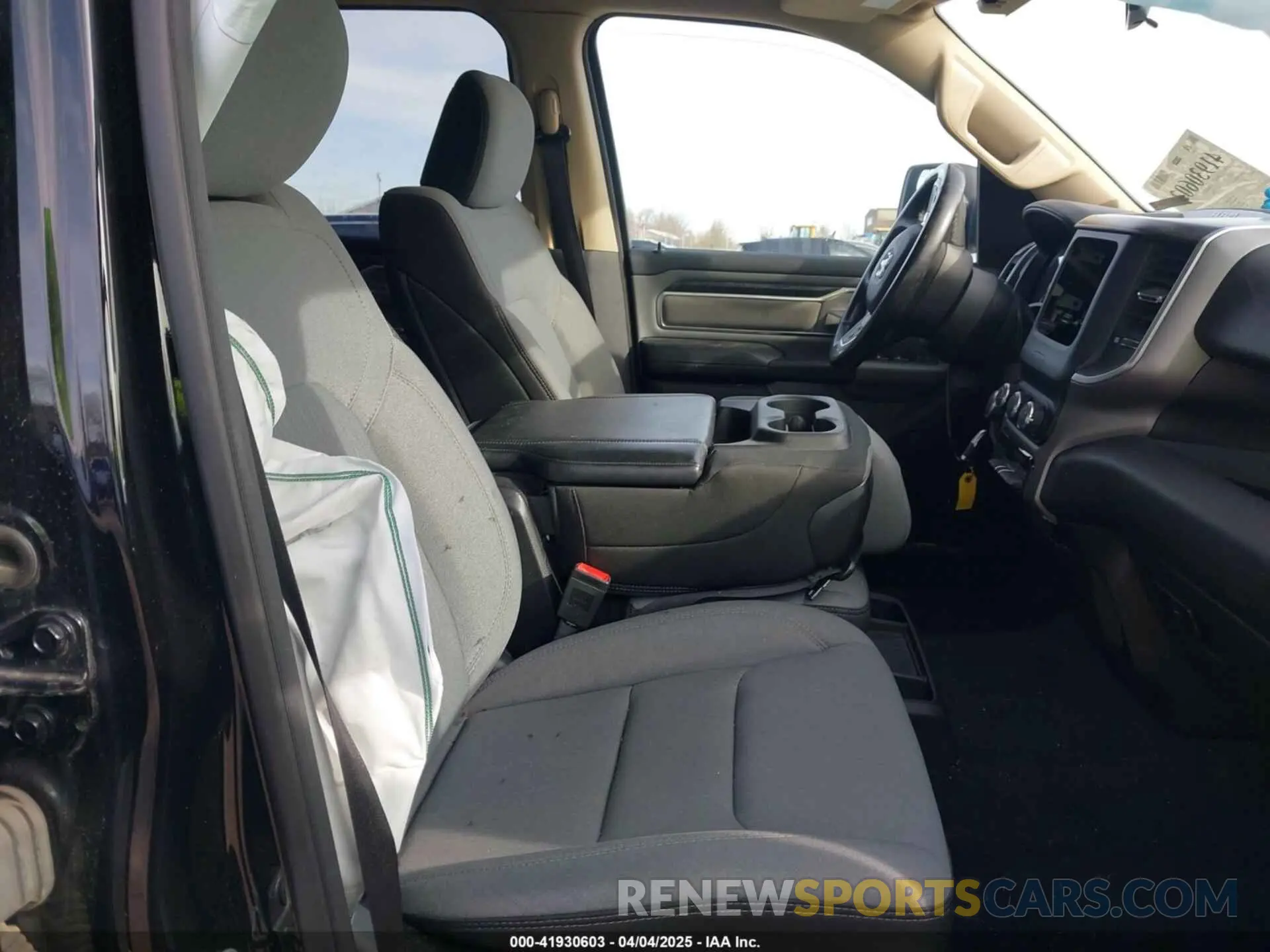 5 Photograph of a damaged car 1C6SRFFT7KN658334 RAM 1500 2019