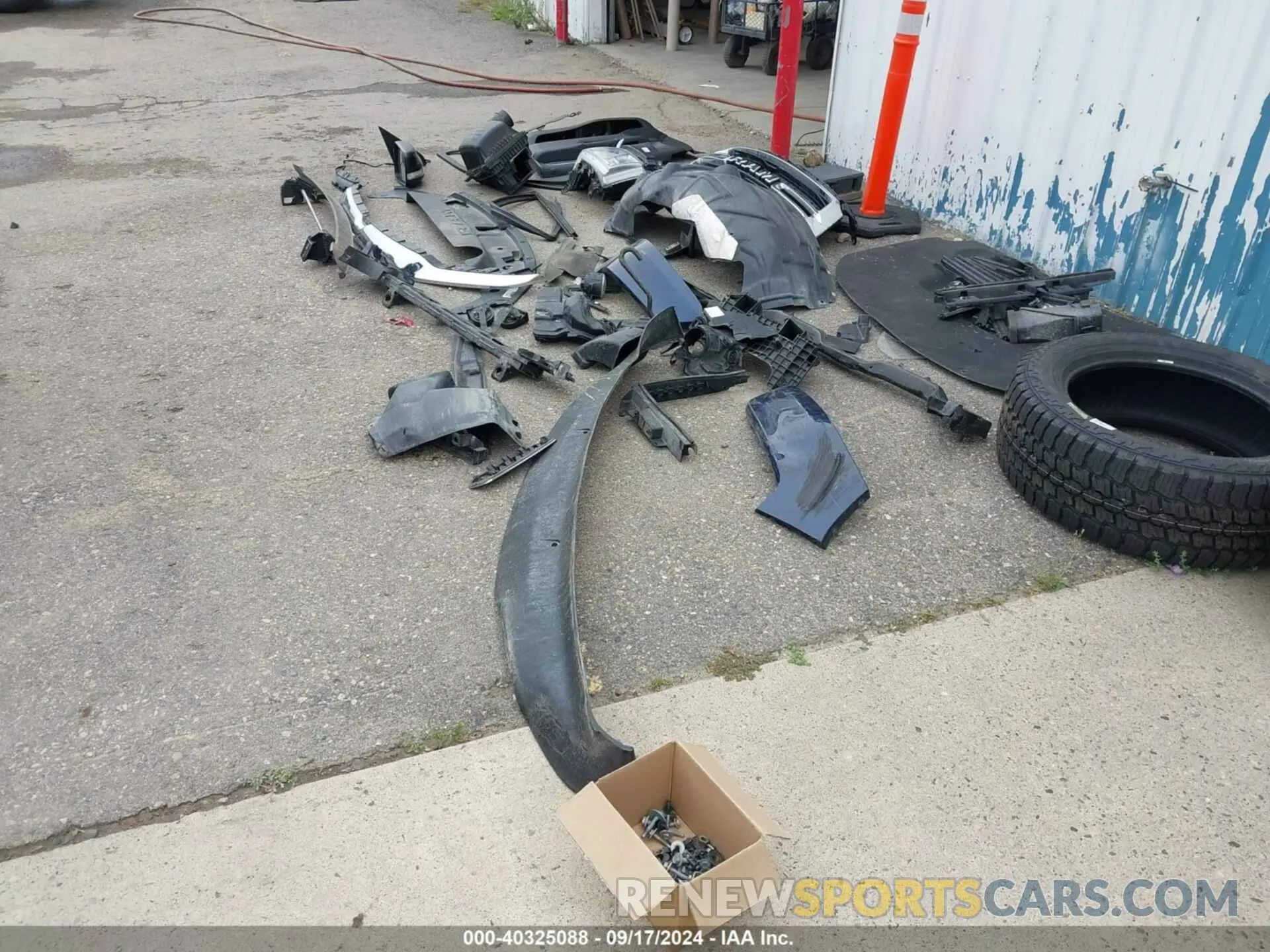 18 Photograph of a damaged car 1C6SRFFT7KN663677 RAM 1500 2019