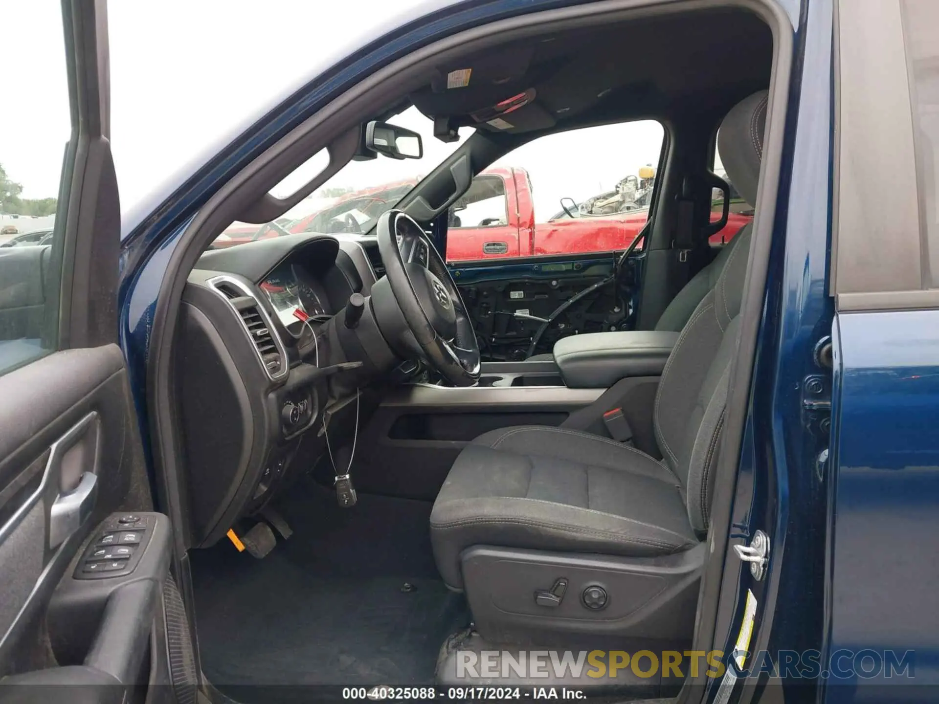 5 Photograph of a damaged car 1C6SRFFT7KN663677 RAM 1500 2019