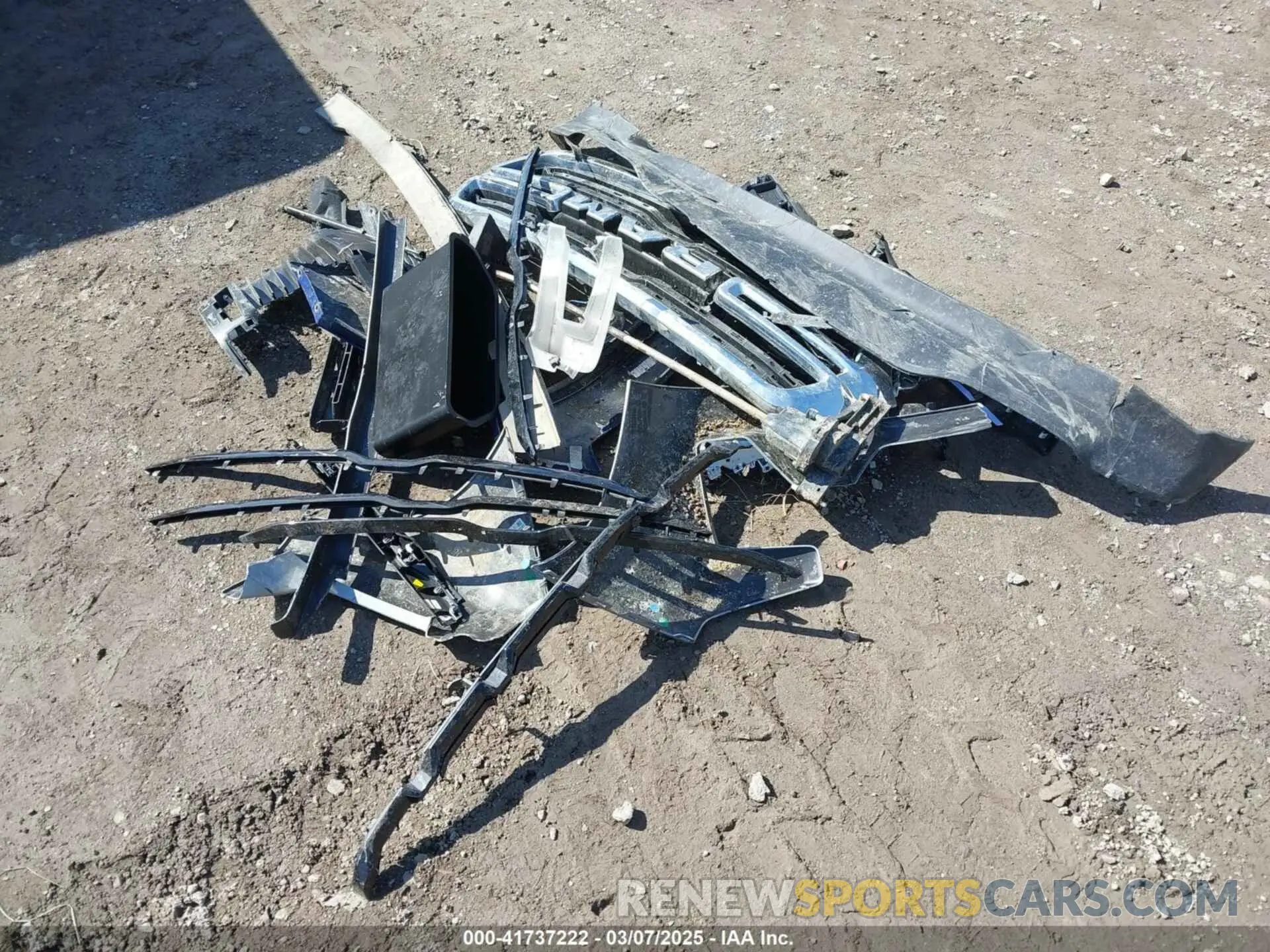 11 Photograph of a damaged car 1C6SRFFT7KN789375 RAM 1500 2019