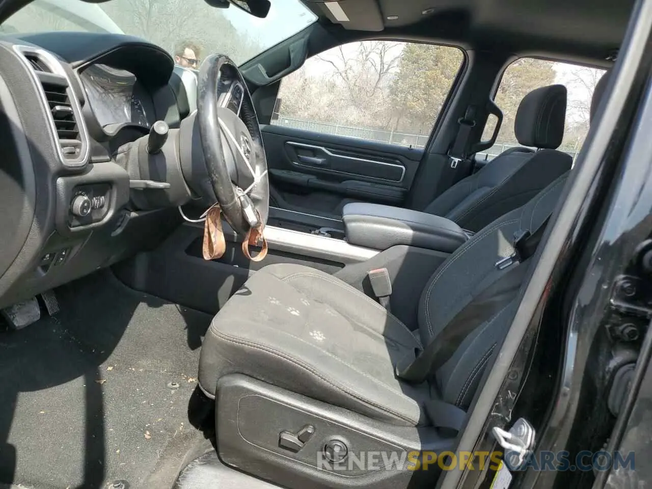 7 Photograph of a damaged car 1C6SRFFT7KN796990 RAM 1500 2019