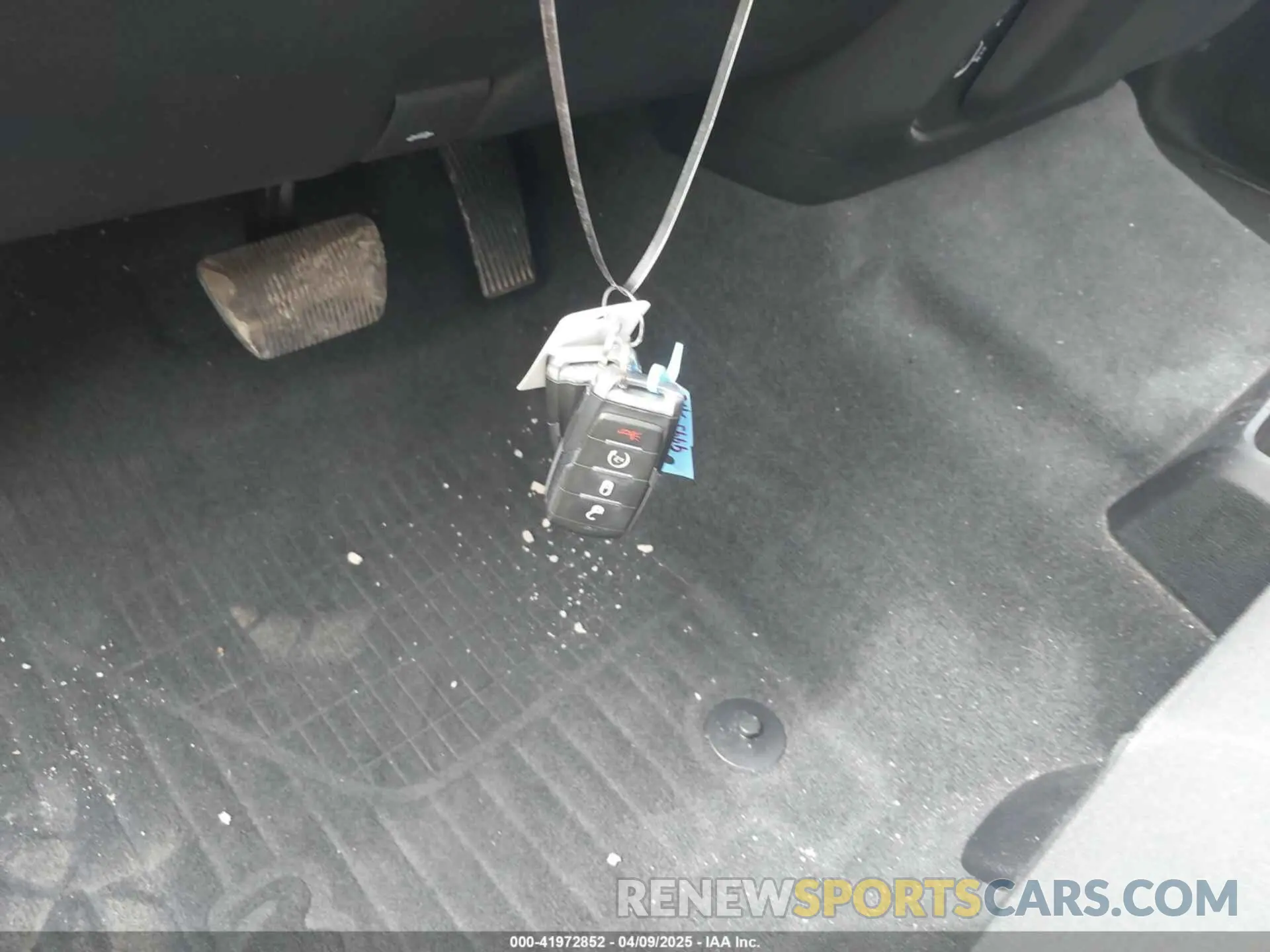 11 Photograph of a damaged car 1C6SRFFT7KN876256 RAM 1500 2019