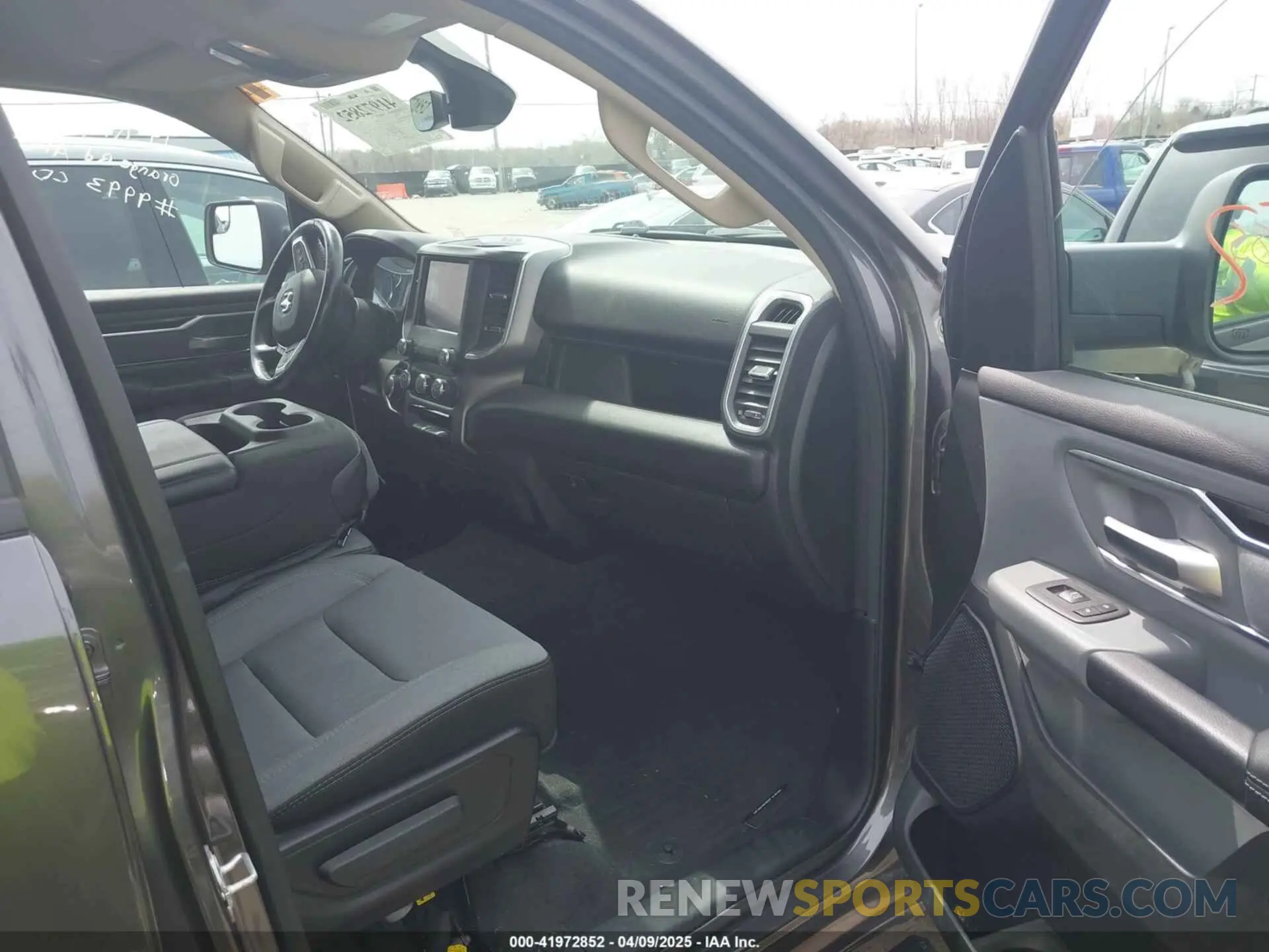 5 Photograph of a damaged car 1C6SRFFT7KN876256 RAM 1500 2019
