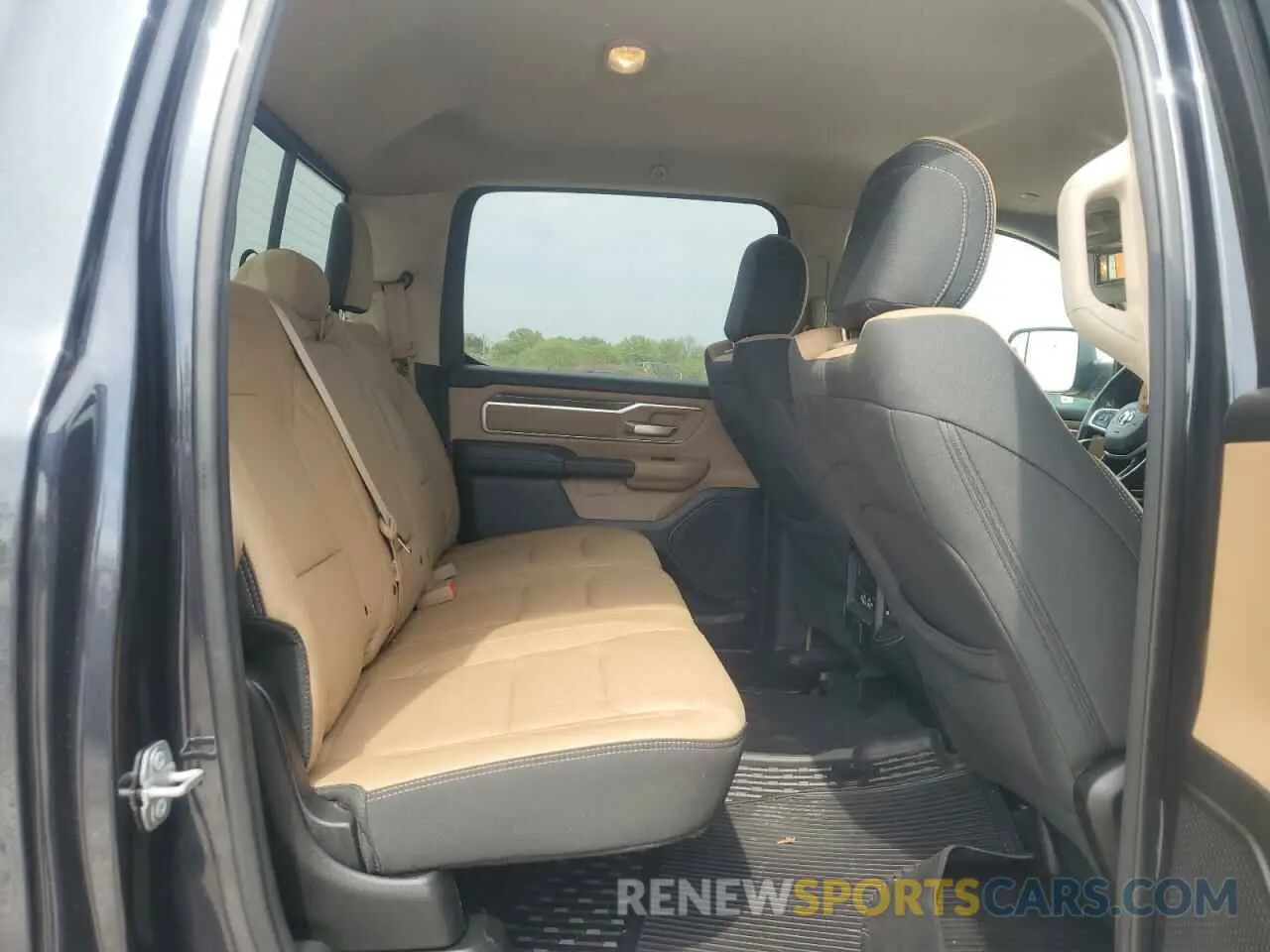 10 Photograph of a damaged car 1C6SRFFT8KN566357 RAM 1500 2019