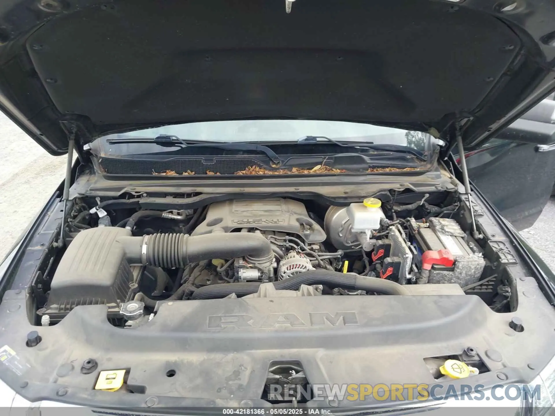 10 Photograph of a damaged car 1C6SRFFT8KN575141 RAM 1500 2019