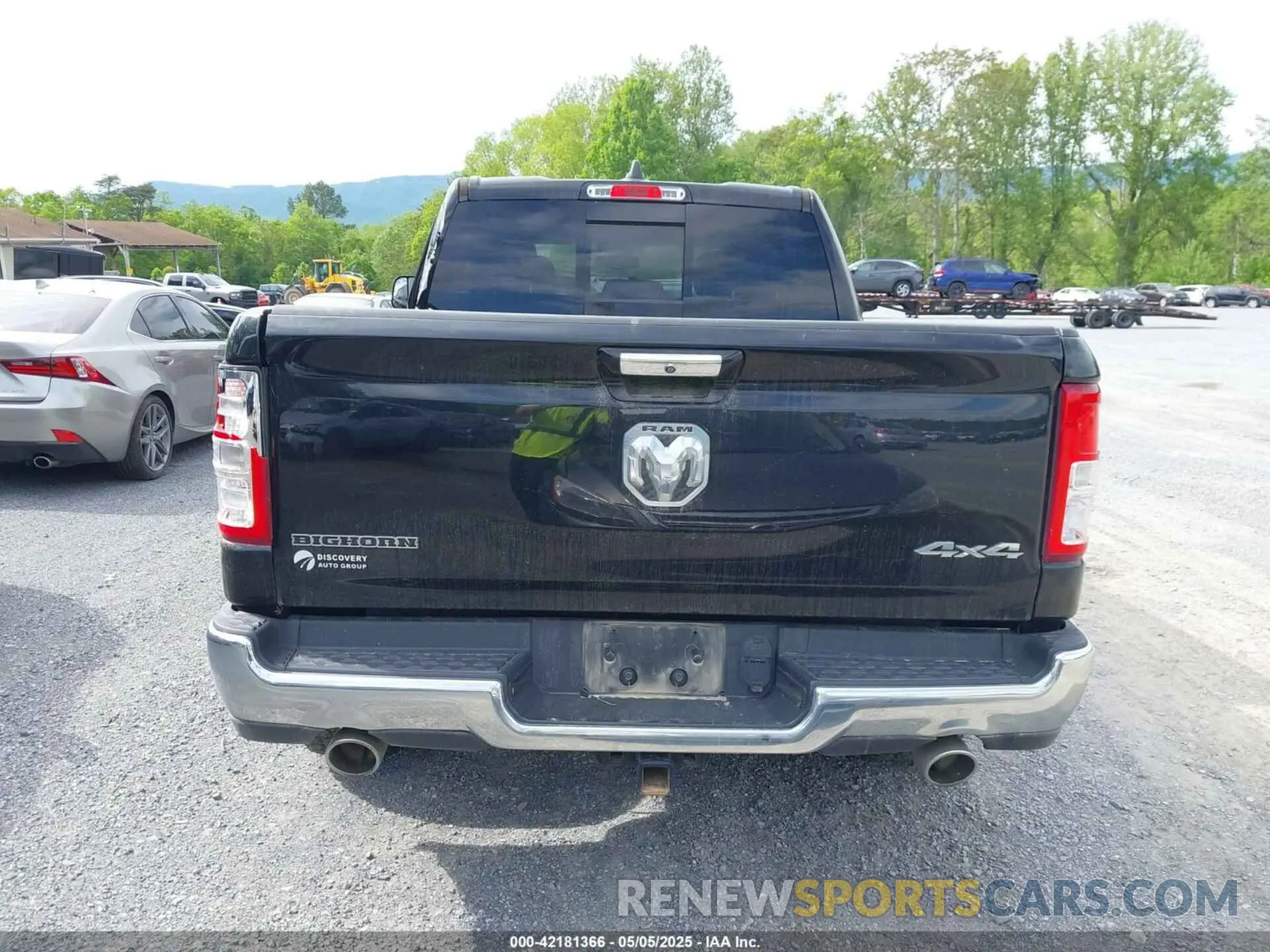 17 Photograph of a damaged car 1C6SRFFT8KN575141 RAM 1500 2019