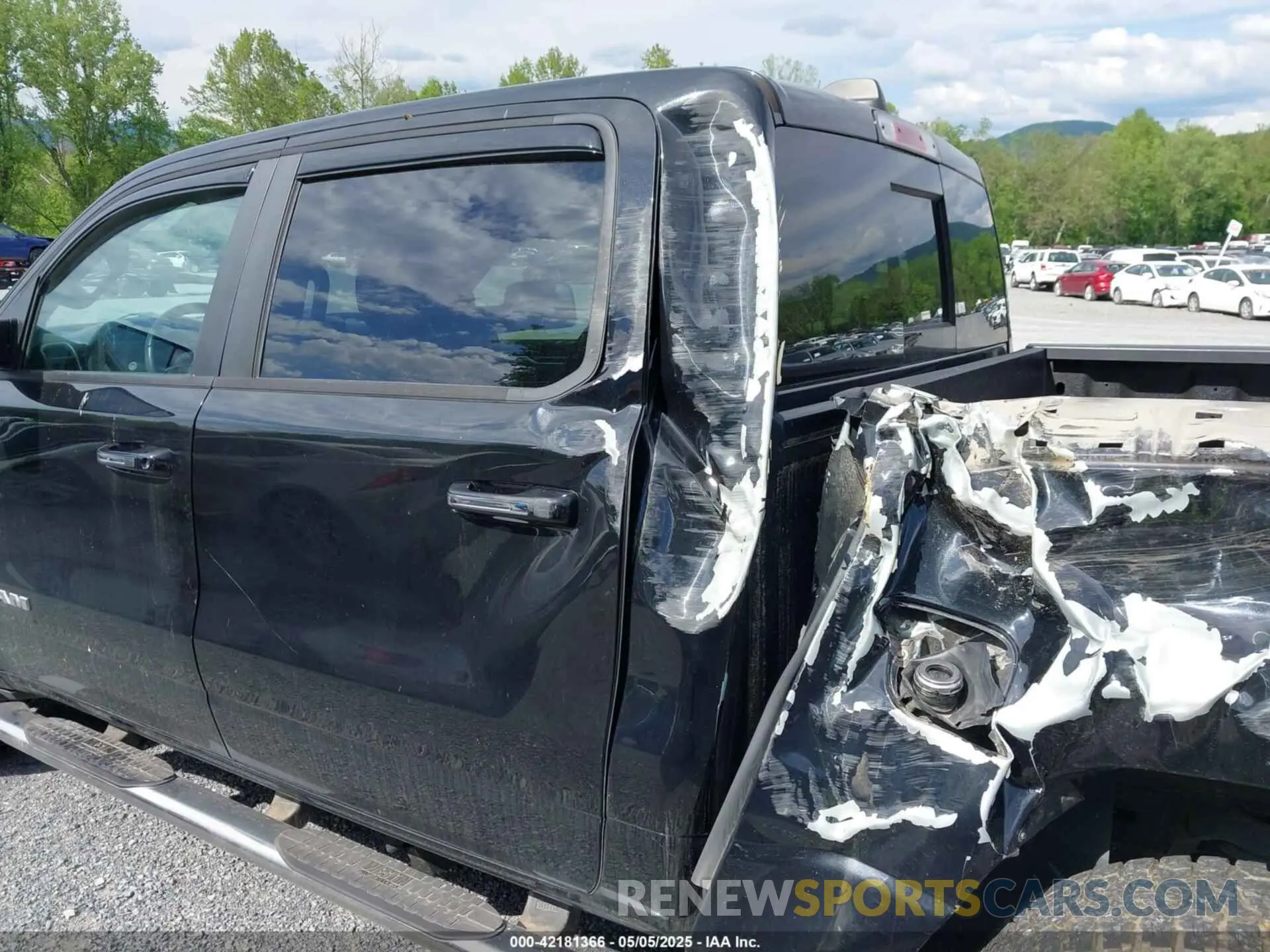 19 Photograph of a damaged car 1C6SRFFT8KN575141 RAM 1500 2019