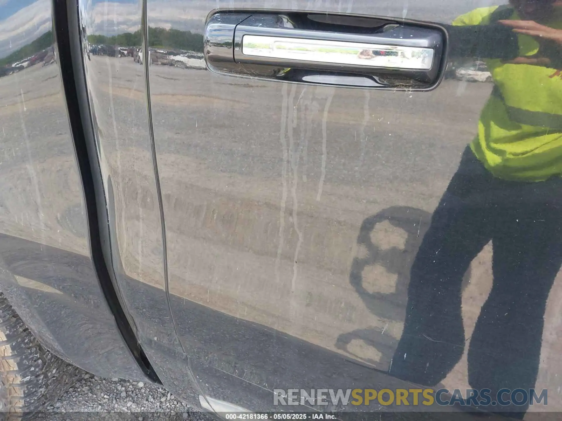 22 Photograph of a damaged car 1C6SRFFT8KN575141 RAM 1500 2019