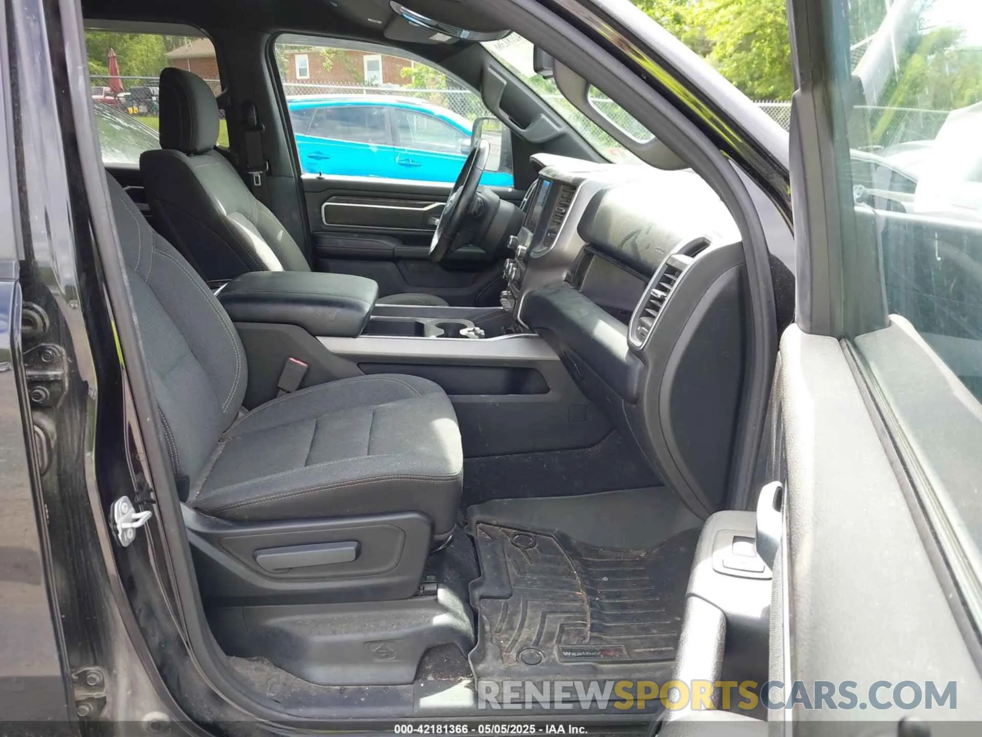 5 Photograph of a damaged car 1C6SRFFT8KN575141 RAM 1500 2019