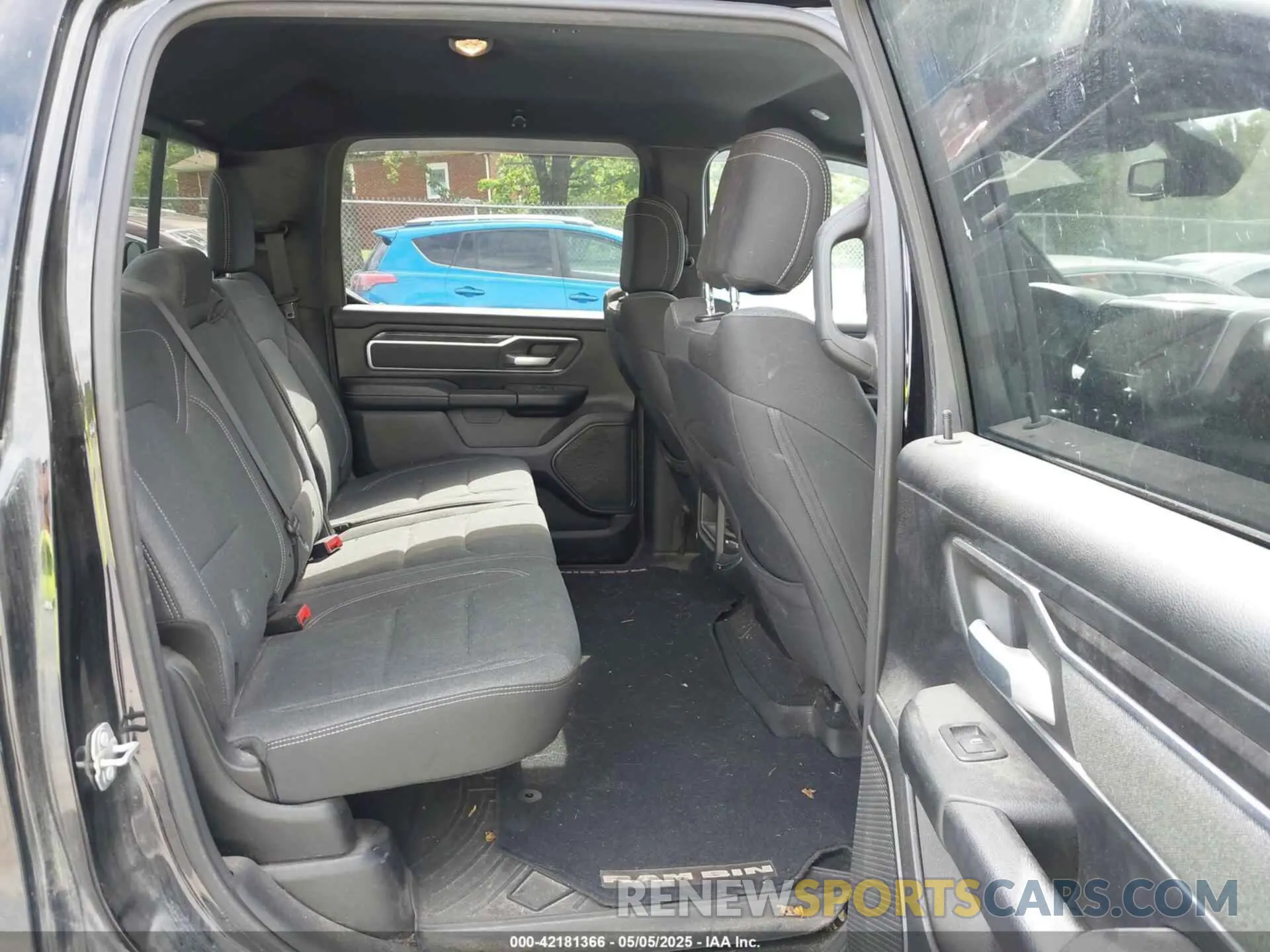 8 Photograph of a damaged car 1C6SRFFT8KN575141 RAM 1500 2019