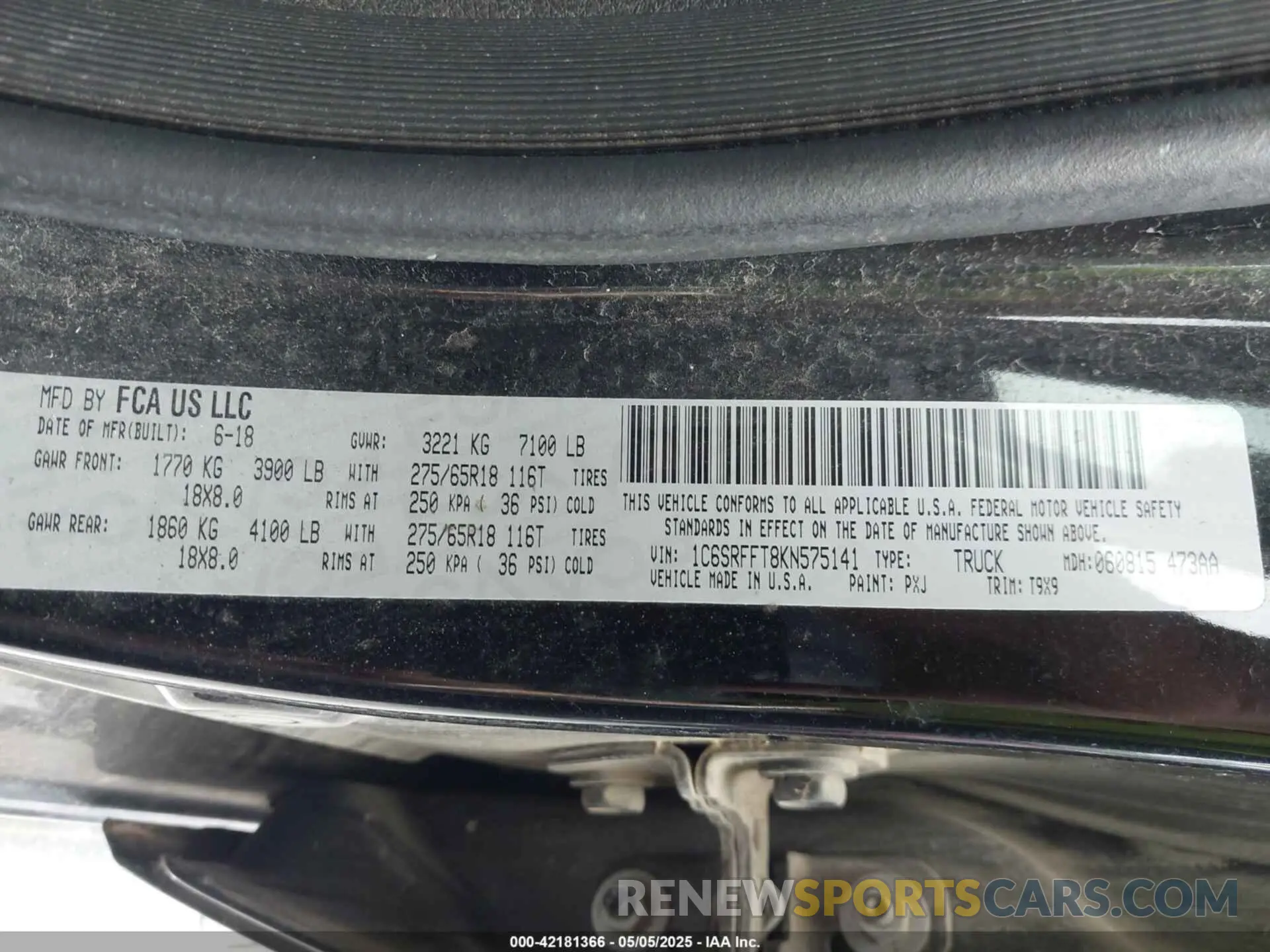 9 Photograph of a damaged car 1C6SRFFT8KN575141 RAM 1500 2019