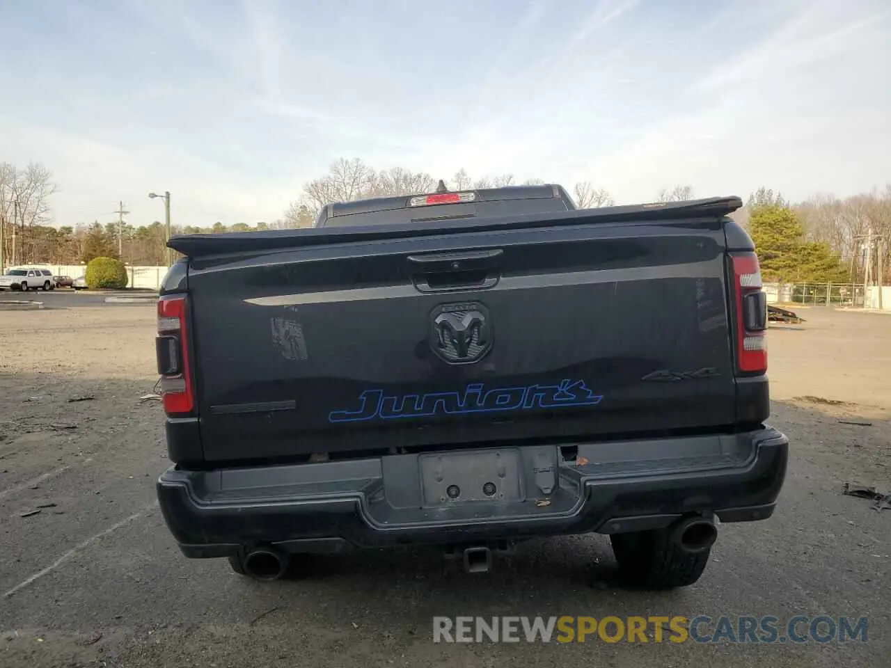 6 Photograph of a damaged car 1C6SRFFT8KN620112 RAM 1500 2019
