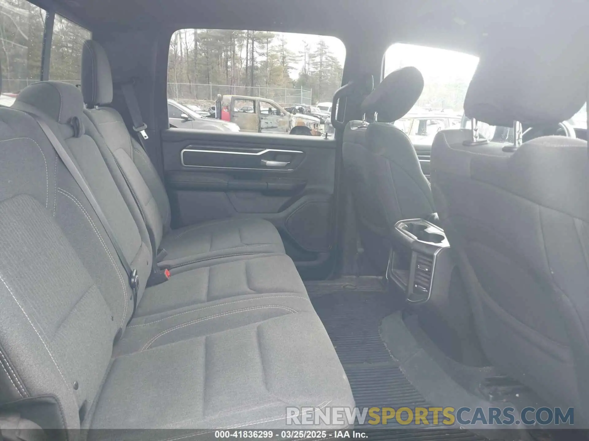 8 Photograph of a damaged car 1C6SRFFT8KN637945 RAM 1500 2019