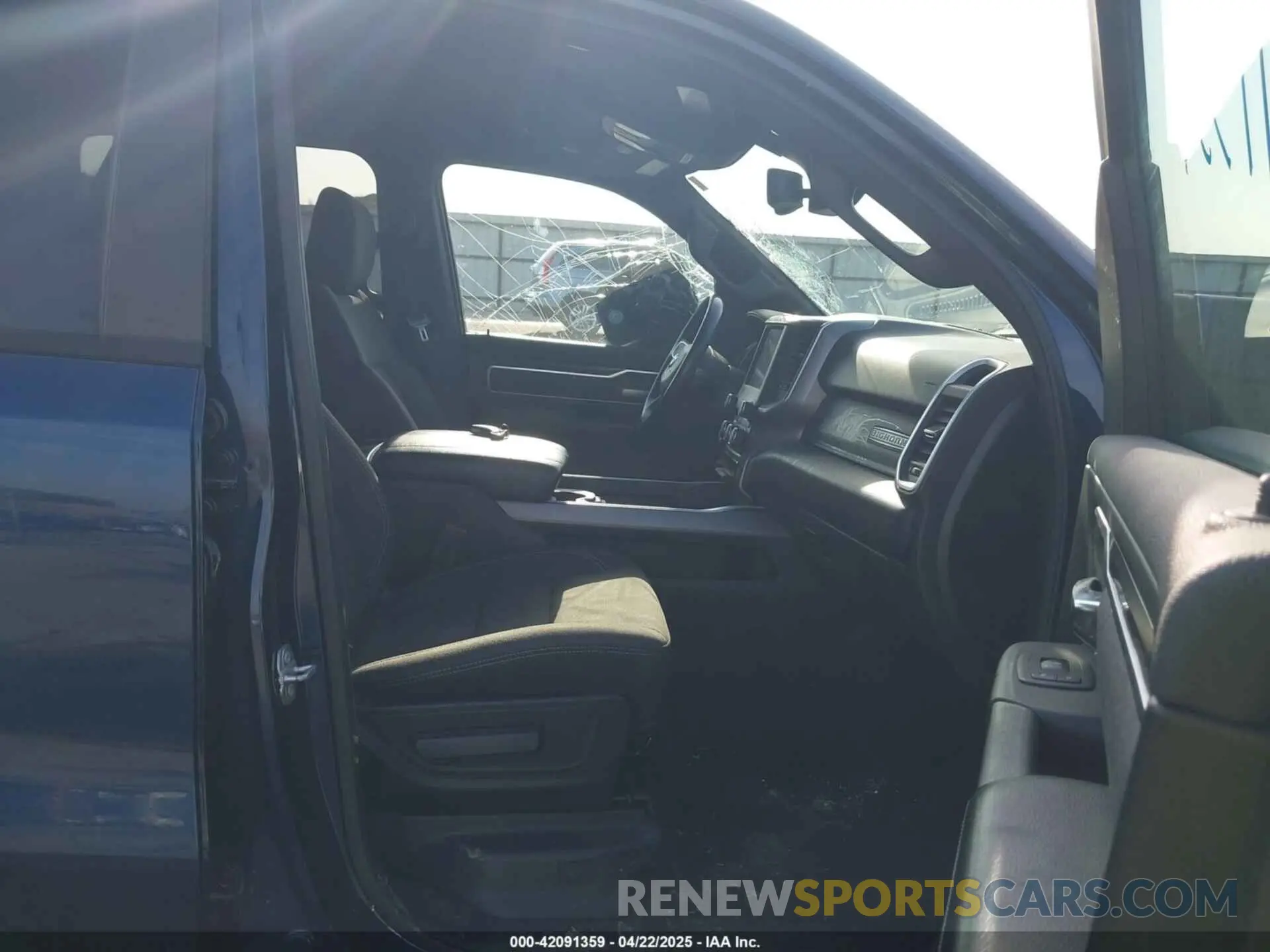 5 Photograph of a damaged car 1C6SRFFT8KN640392 RAM 1500 2019