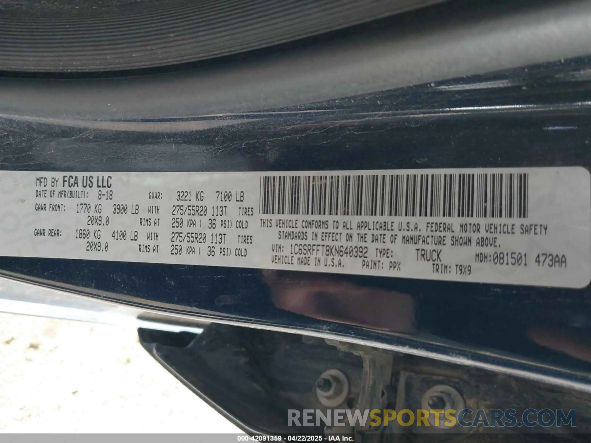 9 Photograph of a damaged car 1C6SRFFT8KN640392 RAM 1500 2019