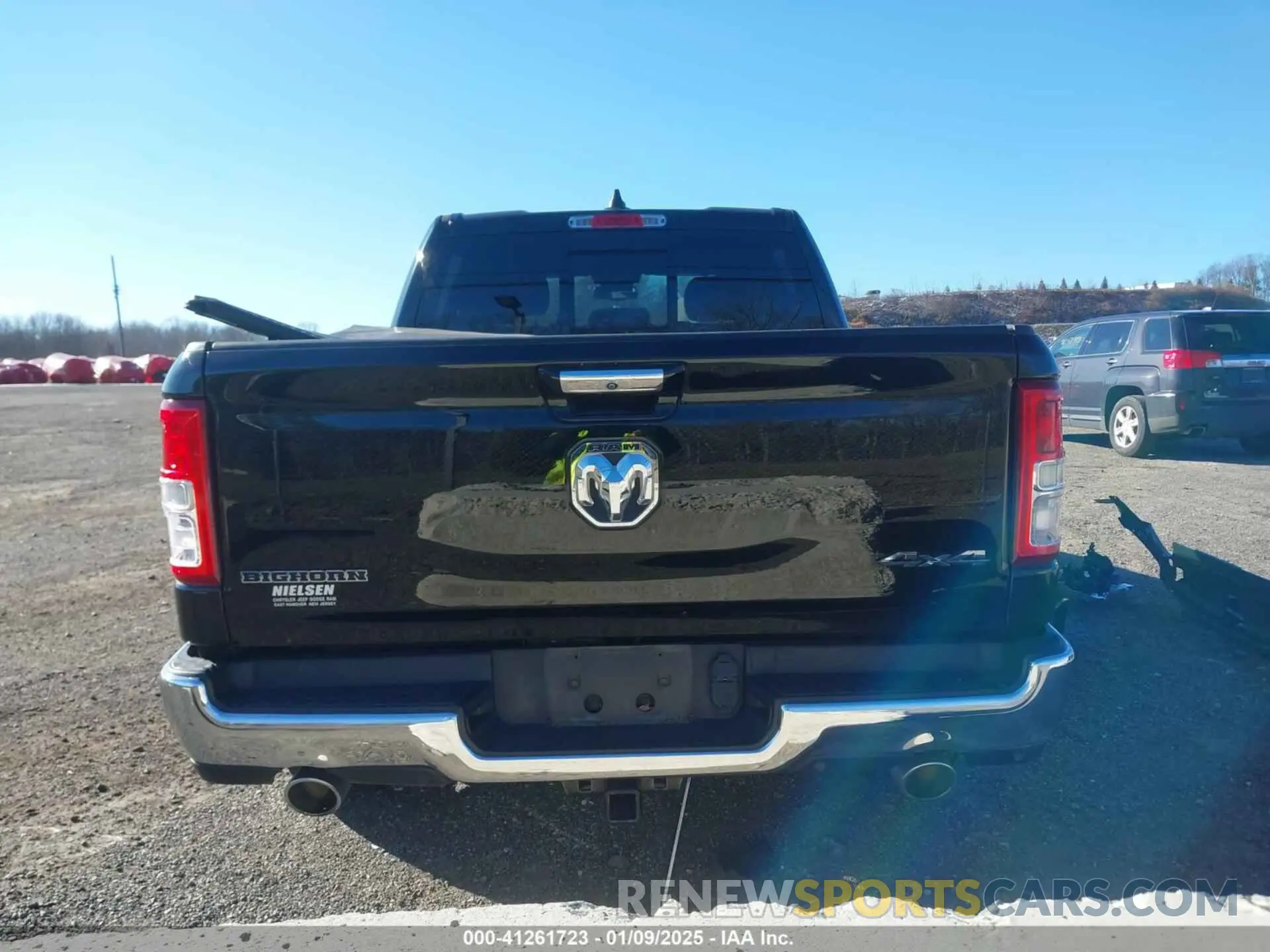 16 Photograph of a damaged car 1C6SRFFT8KN659895 RAM 1500 2019
