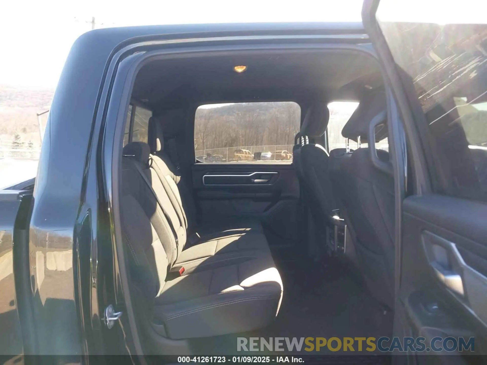 8 Photograph of a damaged car 1C6SRFFT8KN659895 RAM 1500 2019