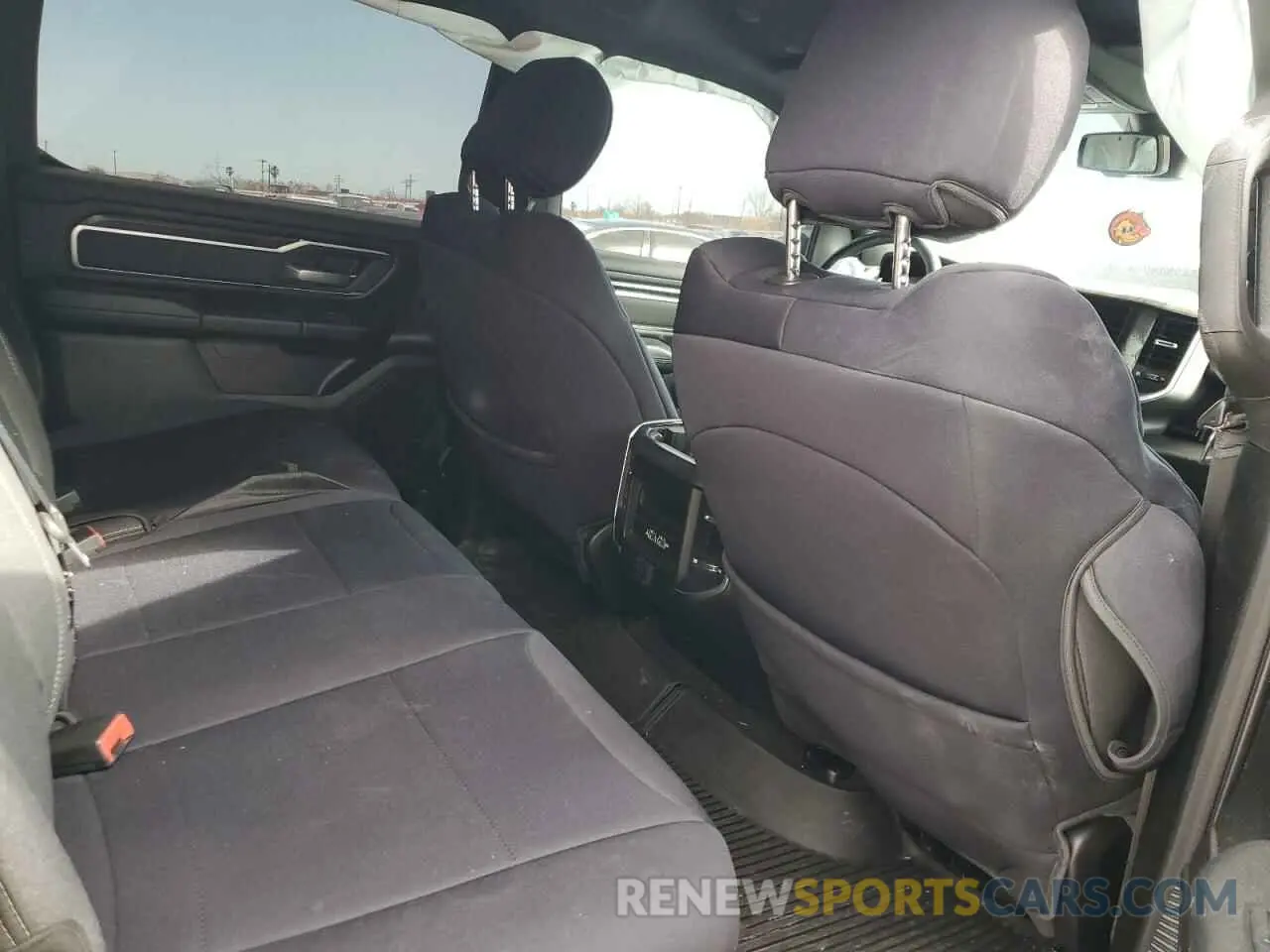 10 Photograph of a damaged car 1C6SRFFT8KN719898 RAM 1500 2019