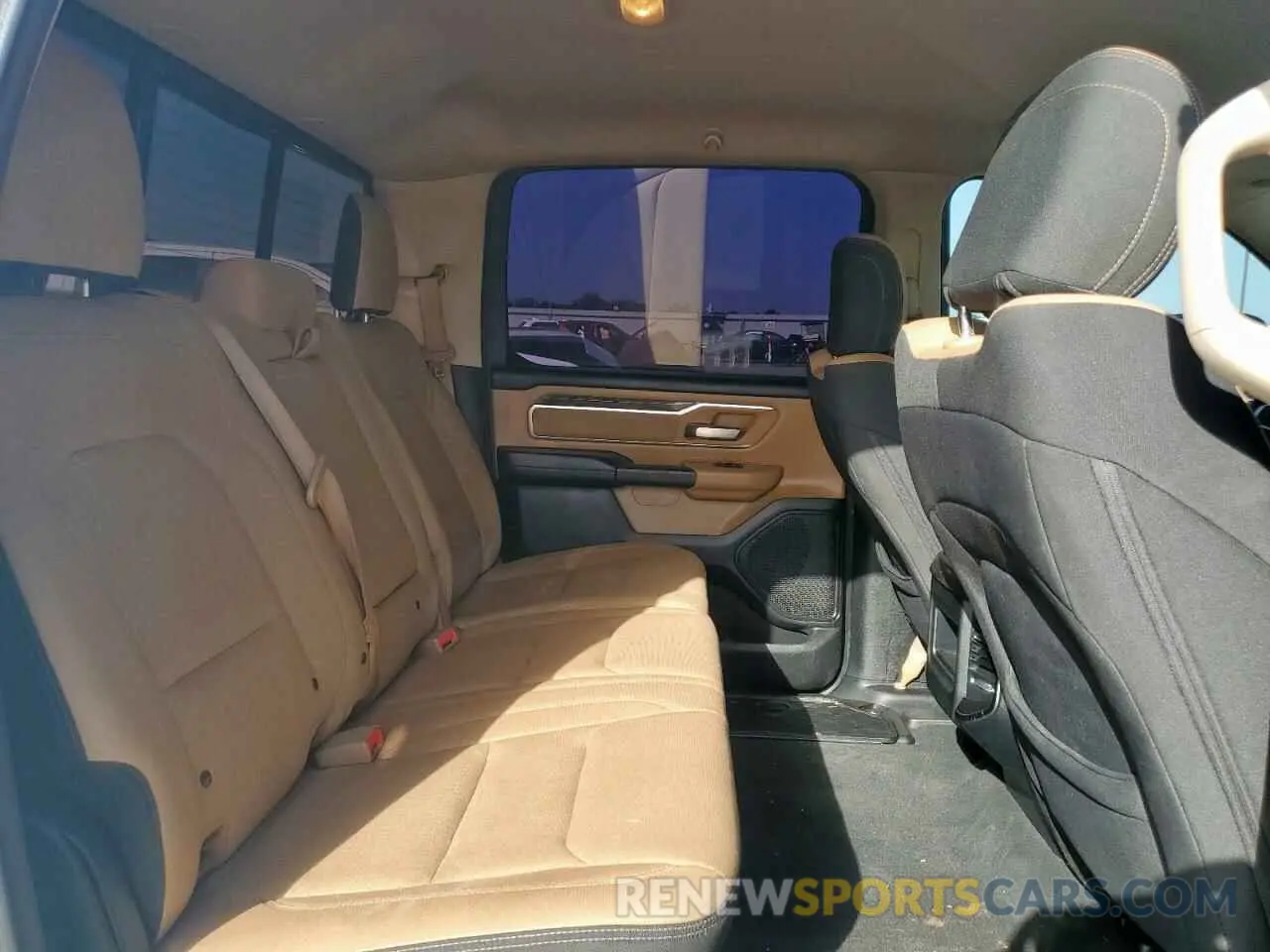 10 Photograph of a damaged car 1C6SRFFT9KN538146 RAM 1500 2019