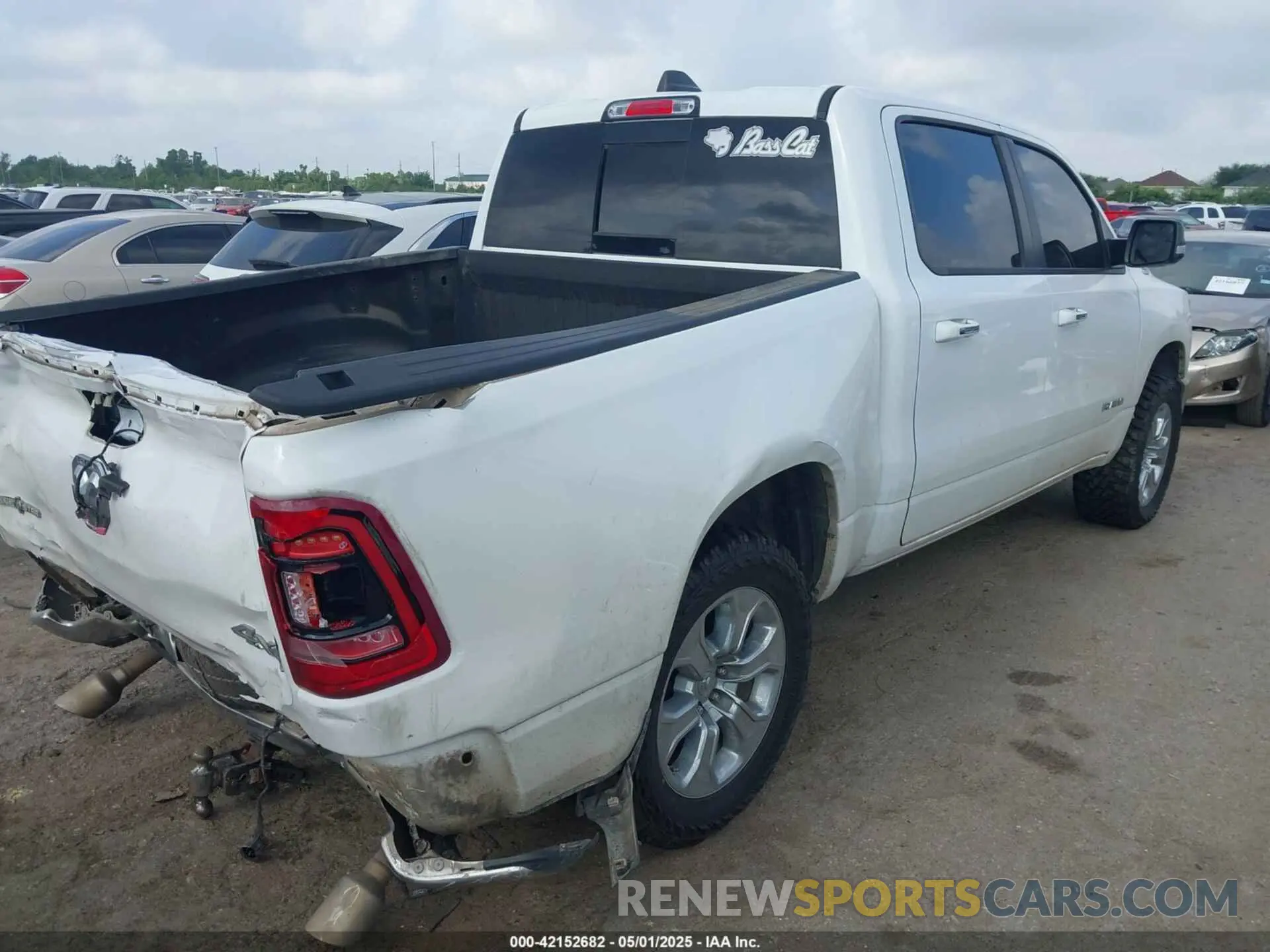 4 Photograph of a damaged car 1C6SRFFT9KN570711 RAM 1500 2019