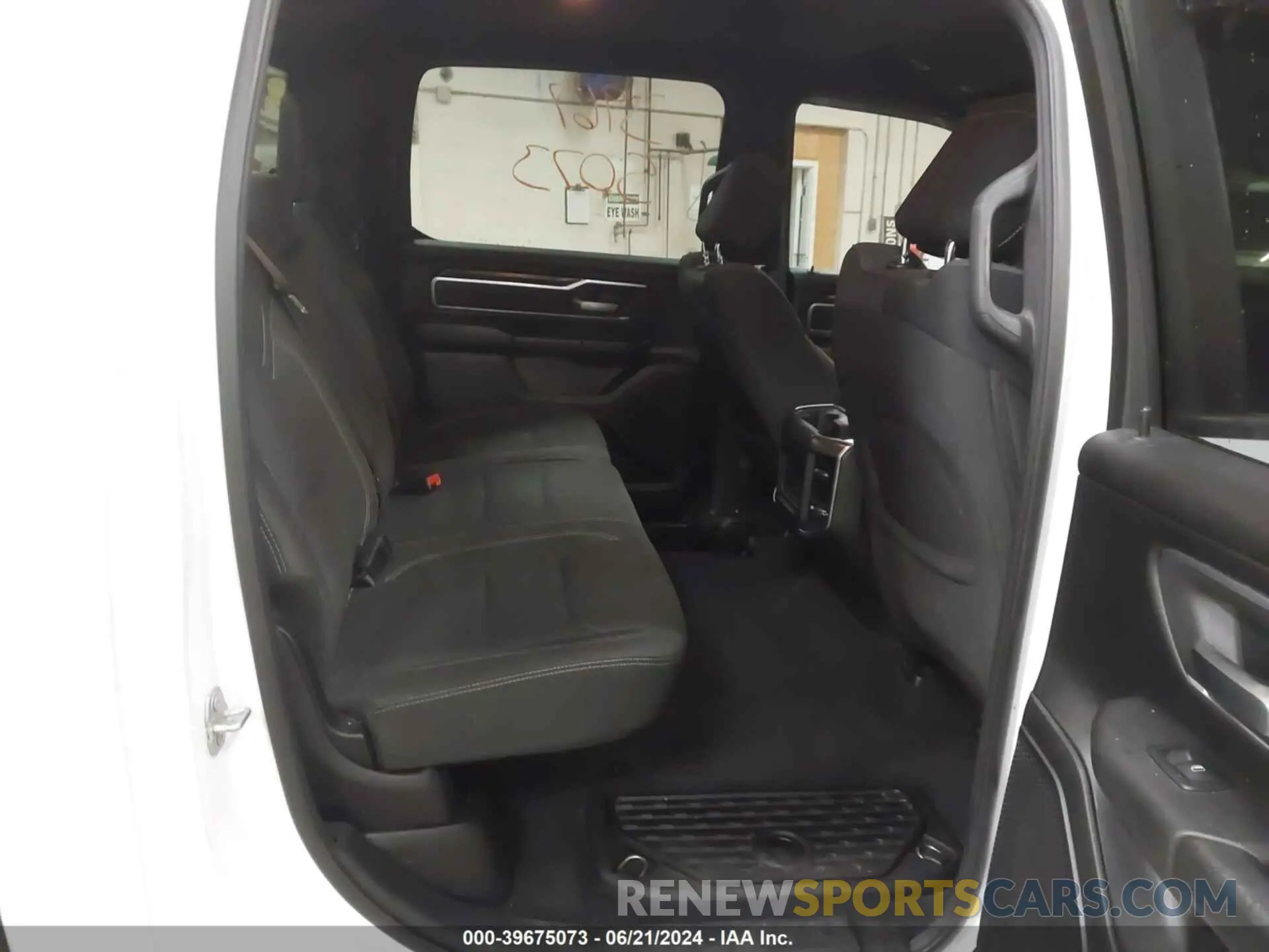 8 Photograph of a damaged car 1C6SRFFT9KN575214 RAM 1500 2019
