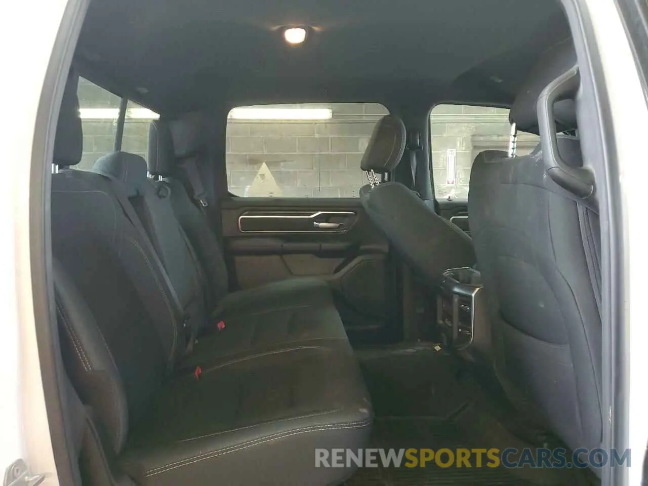 10 Photograph of a damaged car 1C6SRFFT9KN756328 RAM 1500 2019