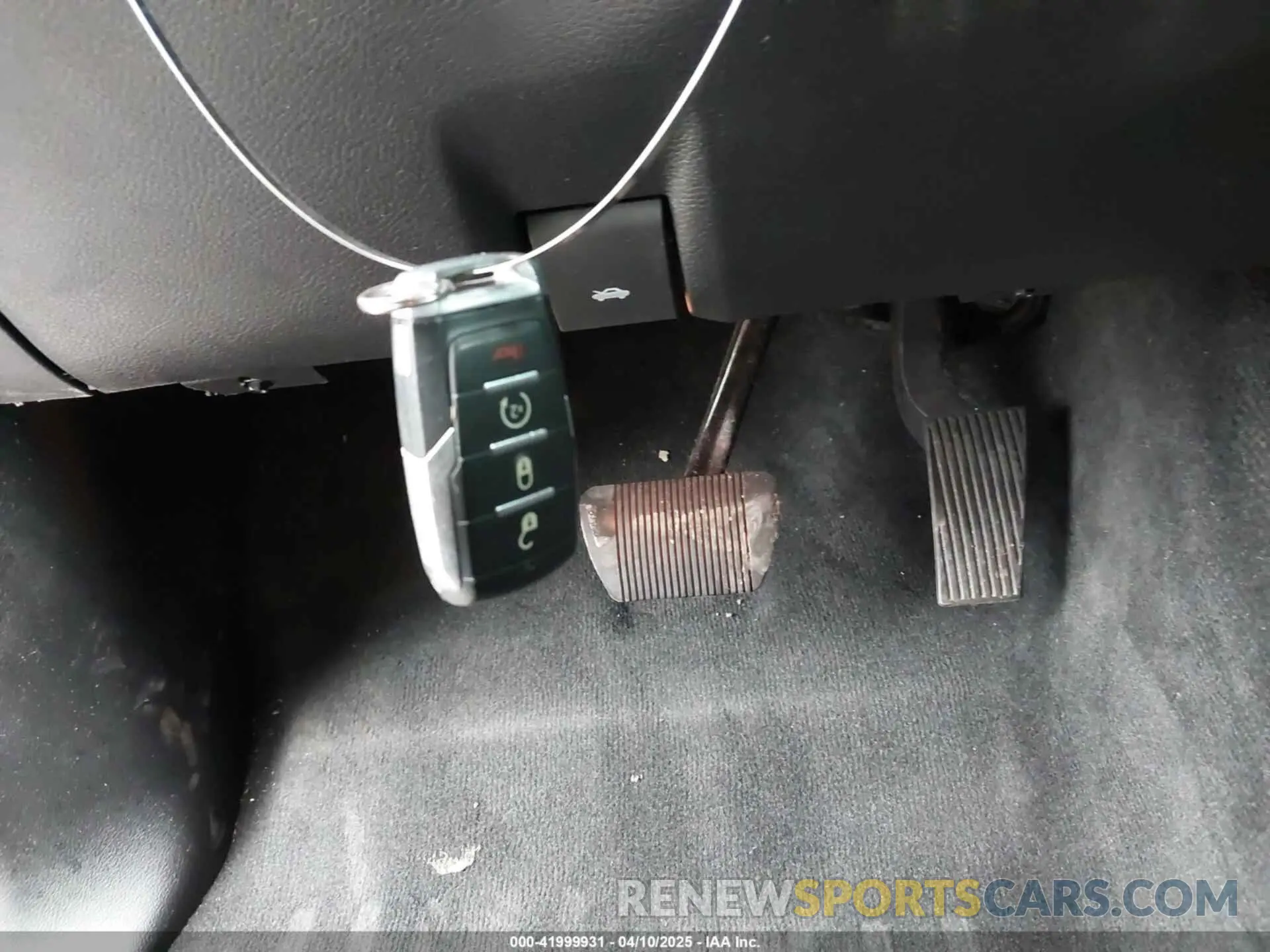 11 Photograph of a damaged car 1C6SRFFT9KN853965 RAM 1500 2019