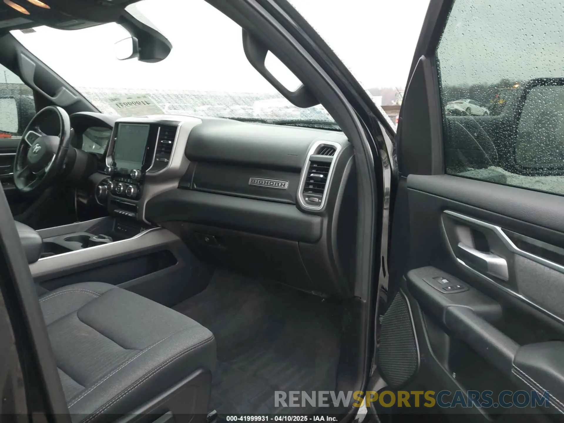 5 Photograph of a damaged car 1C6SRFFT9KN853965 RAM 1500 2019