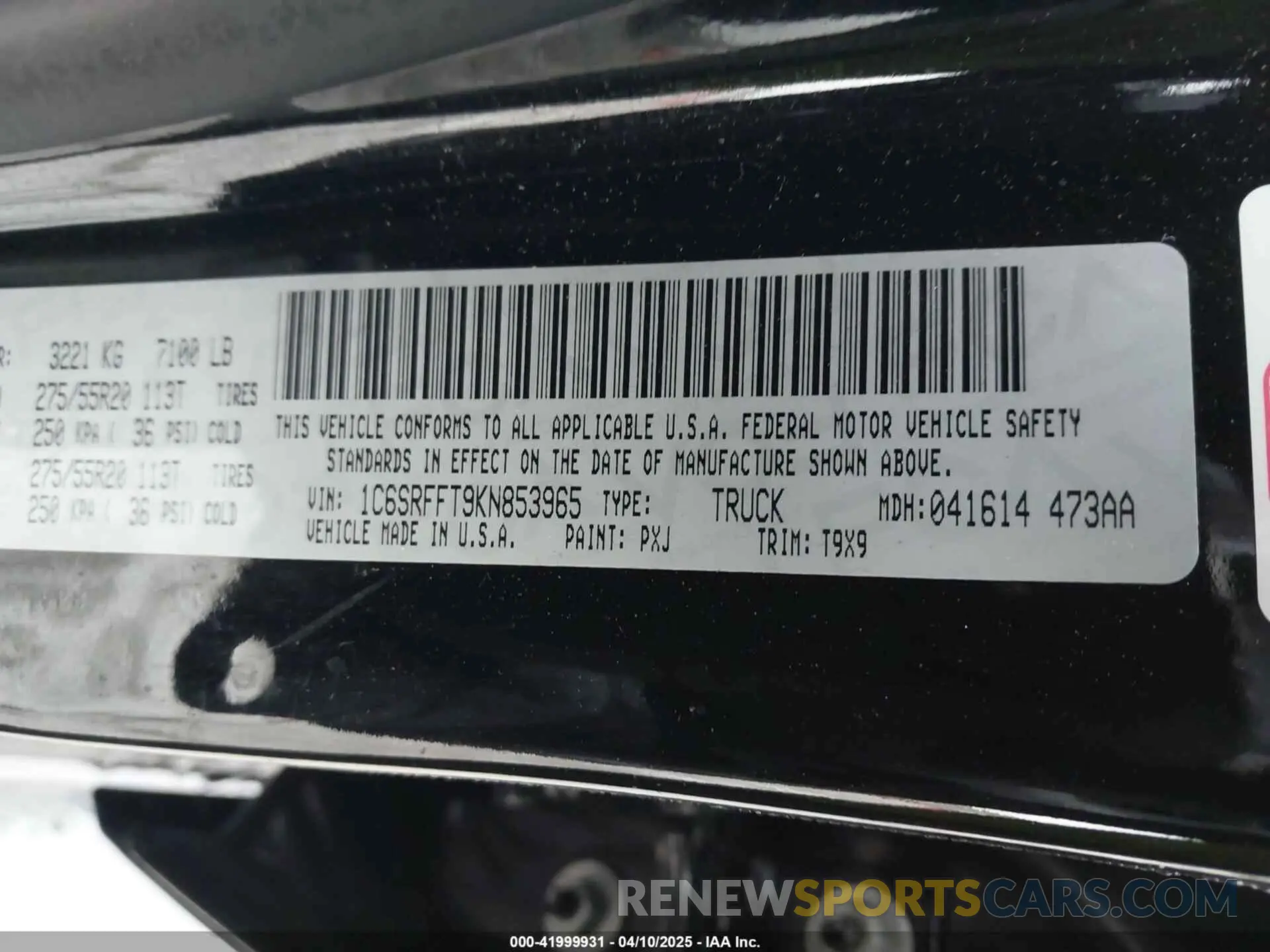 9 Photograph of a damaged car 1C6SRFFT9KN853965 RAM 1500 2019