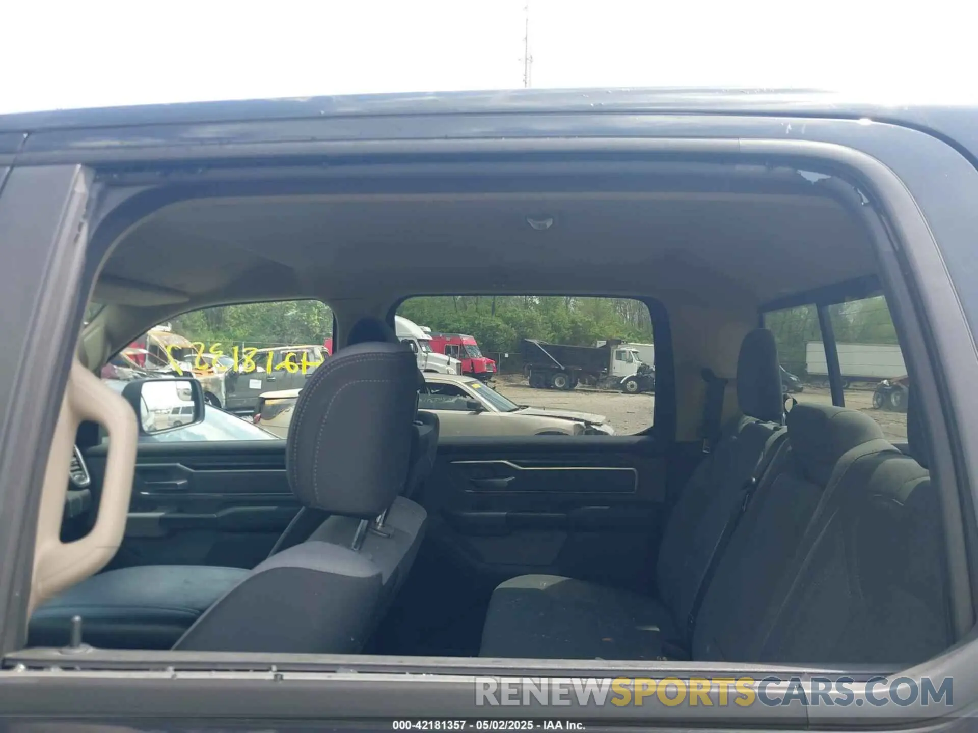 6 Photograph of a damaged car 1C6SRFFTXKN539189 RAM 1500 2019