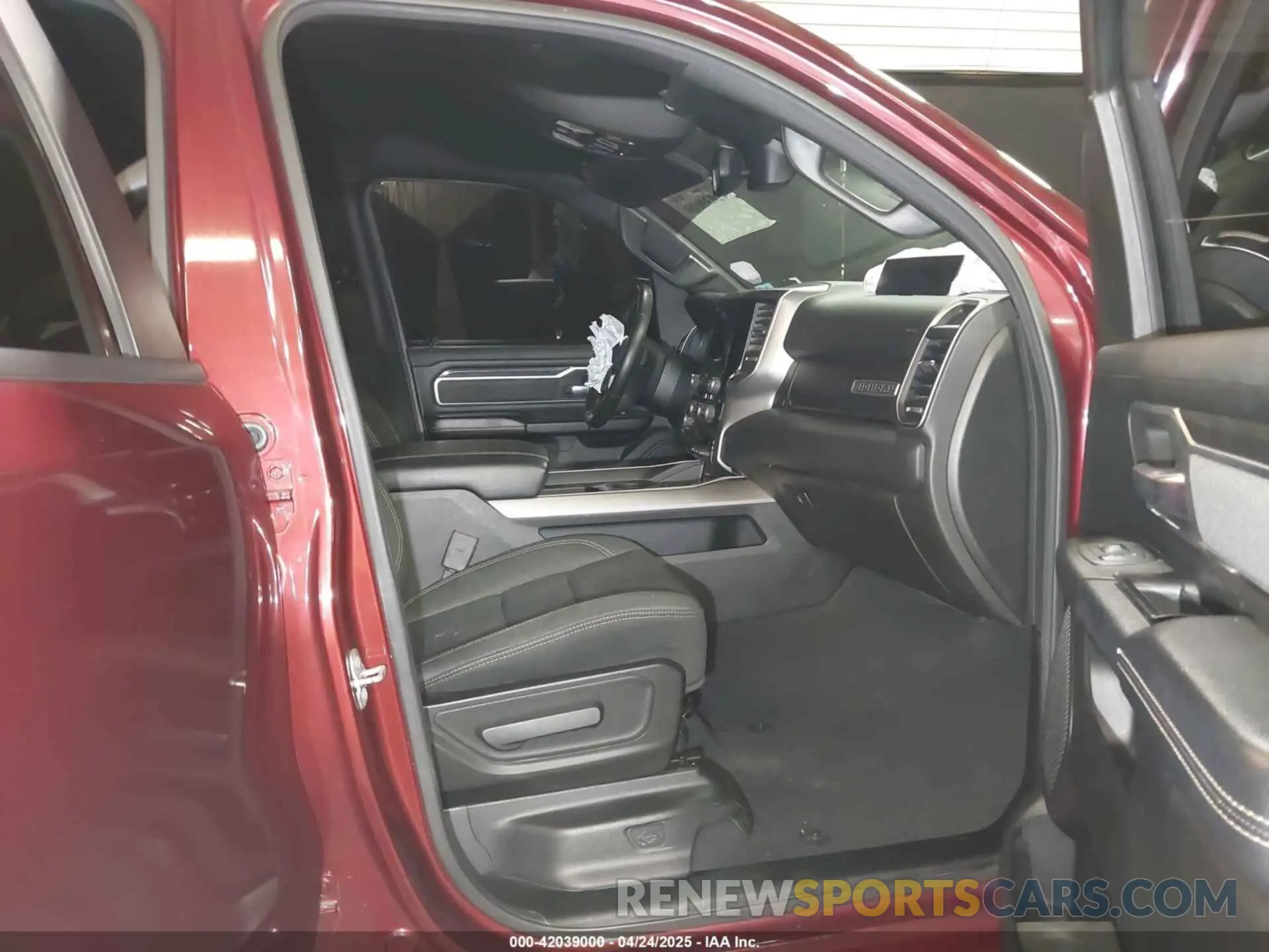 5 Photograph of a damaged car 1C6SRFFTXKN607457 RAM 1500 2019
