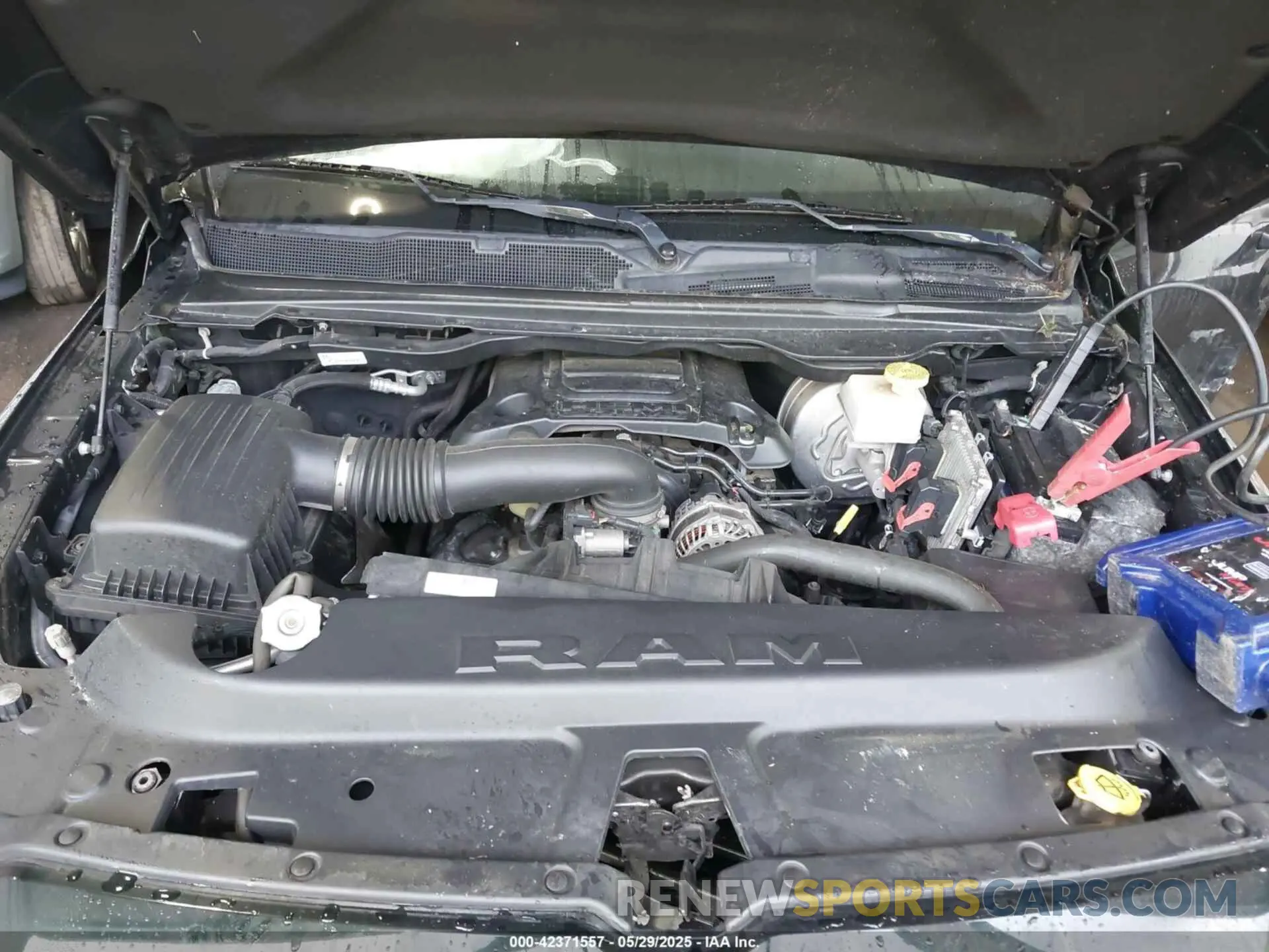 10 Photograph of a damaged car 1C6SRFFTXKN674611 RAM 1500 2019