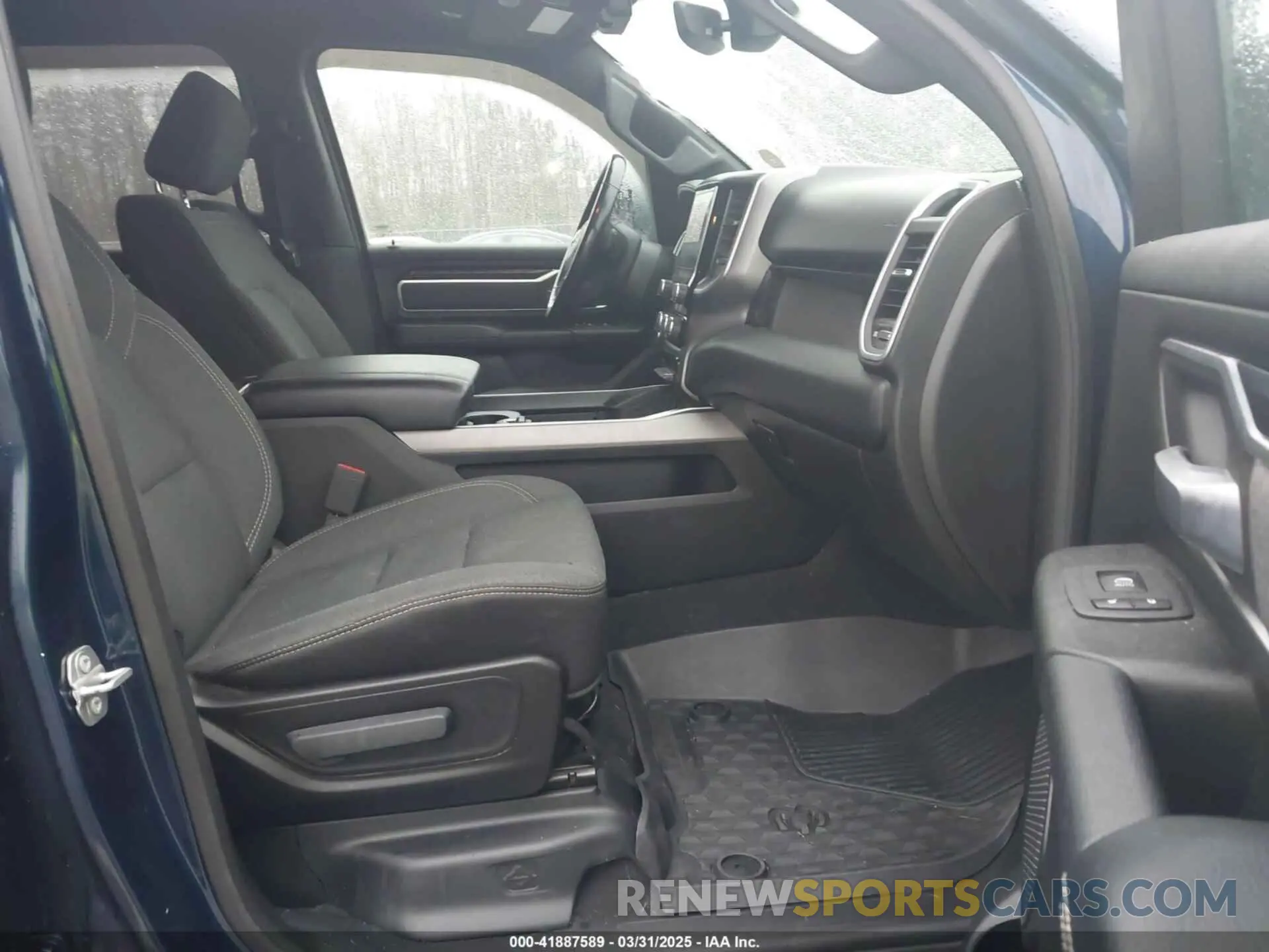 5 Photograph of a damaged car 1C6SRFFTXKN783408 RAM 1500 2019