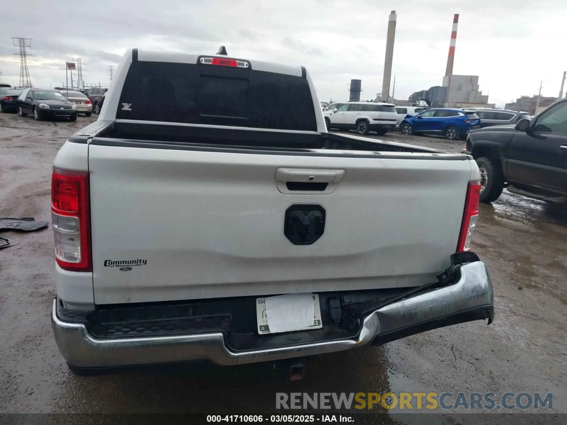 16 Photograph of a damaged car 1C6SRFGT0KN542410 RAM 1500 2019