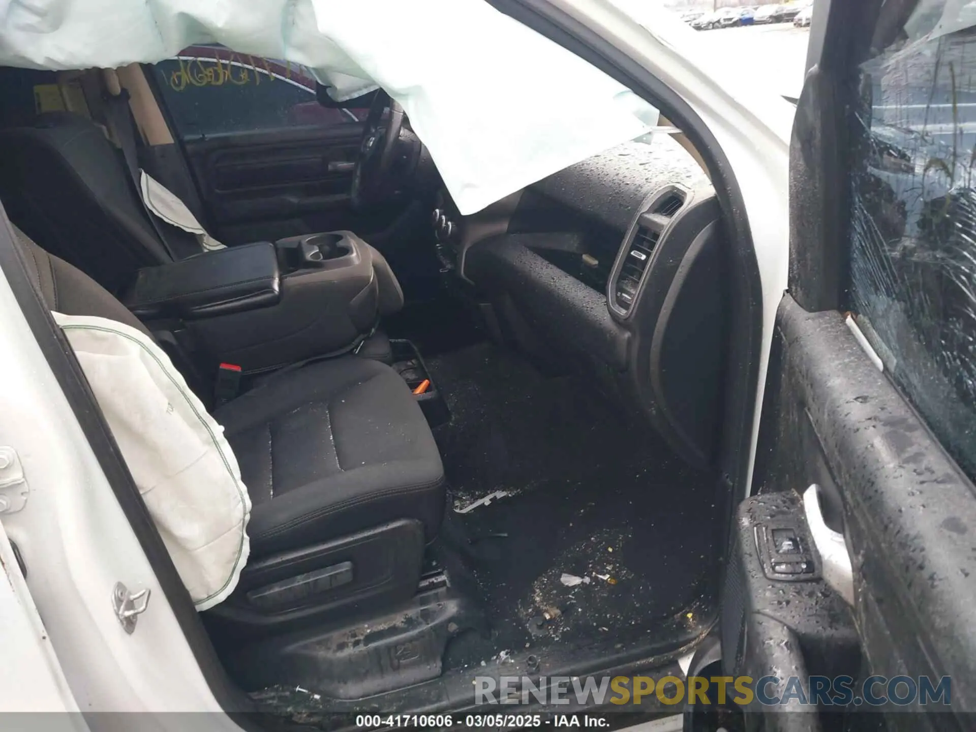 5 Photograph of a damaged car 1C6SRFGT0KN542410 RAM 1500 2019