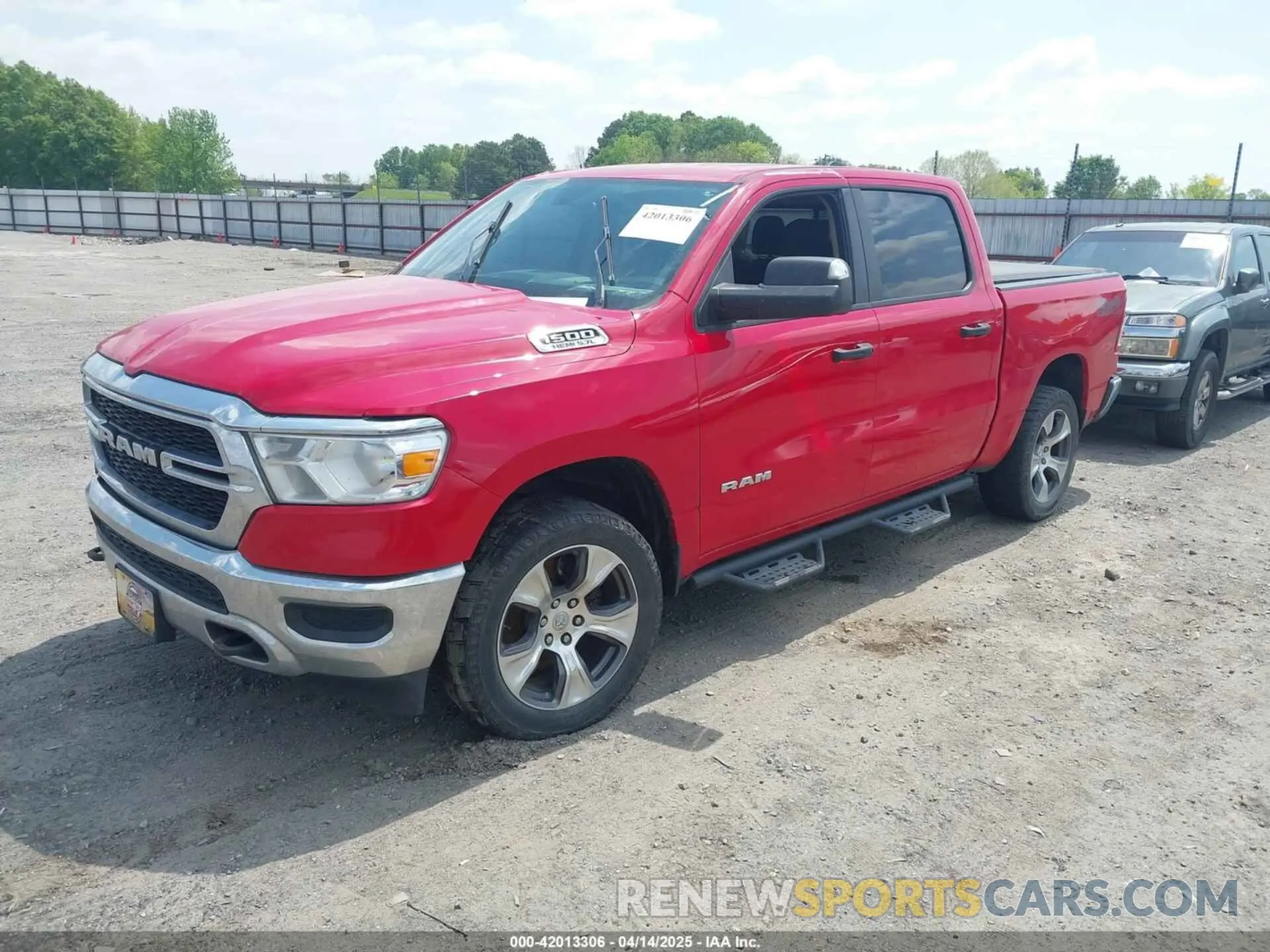 2 Photograph of a damaged car 1C6SRFGT0KN615078 RAM 1500 2019