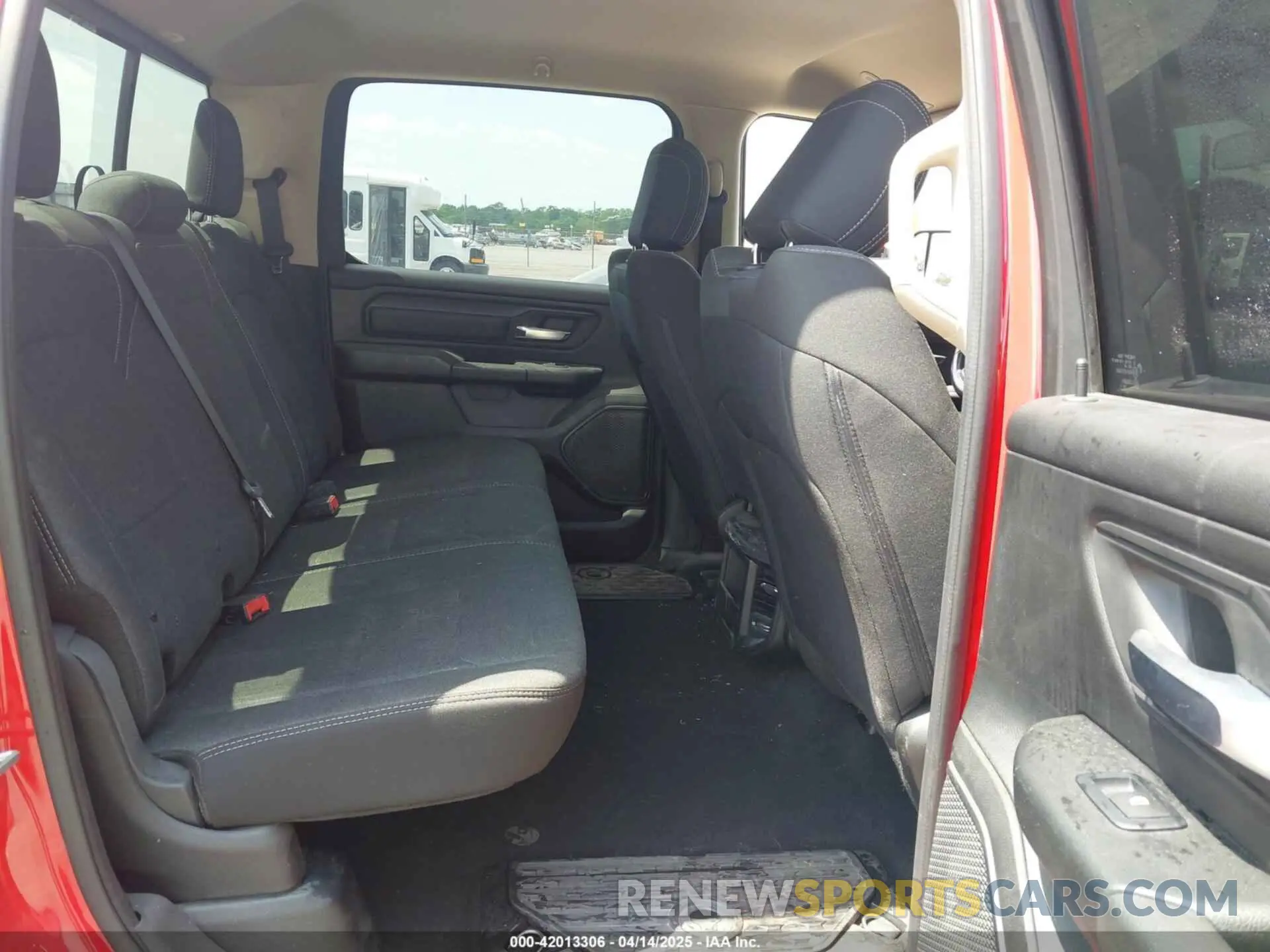 8 Photograph of a damaged car 1C6SRFGT0KN615078 RAM 1500 2019