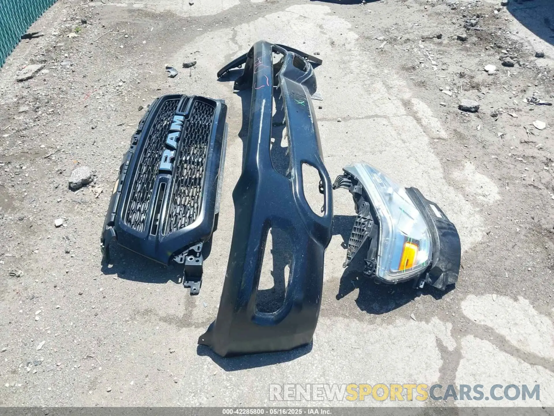 18 Photograph of a damaged car 1C6SRFGT2KN579720 RAM 1500 2019