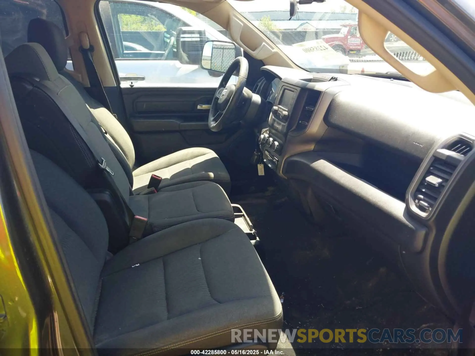 5 Photograph of a damaged car 1C6SRFGT2KN579720 RAM 1500 2019